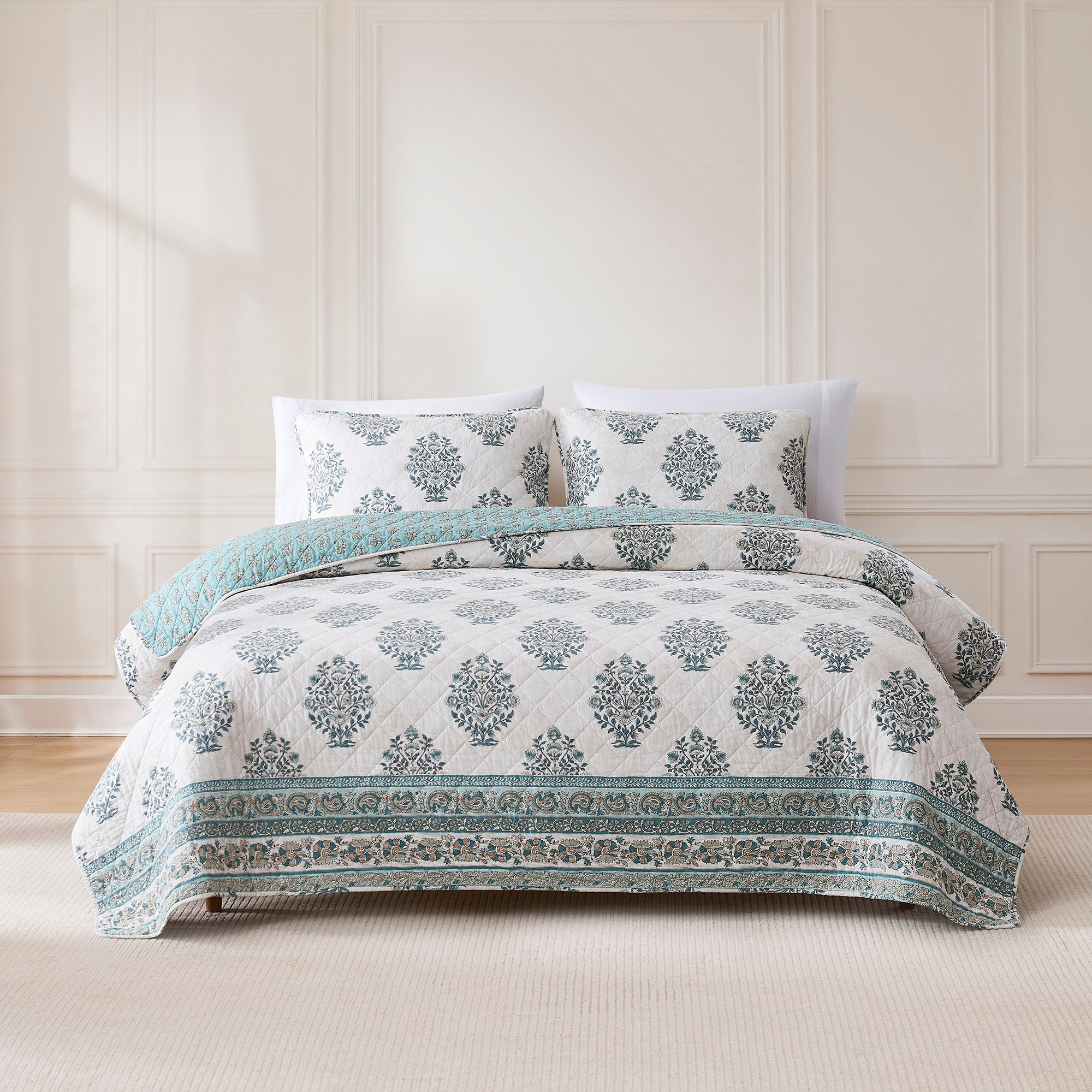 Sofia Flower Block Bouquet Reversible Cotton Quilt 3-Piece Set - Soft Bedding Comforter for Master Bedroom, Guest Room & Dorm Decor