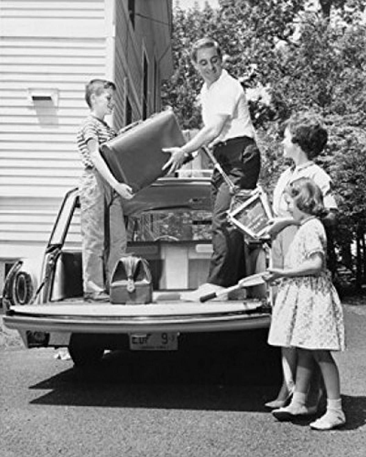 Vintage Family Travel Poster - Parents & Kids Loading Luggage into Car - 18x24 Wall Art Print - Perfect for Nursery, Living Room Decor & Travel-Themed Spaces