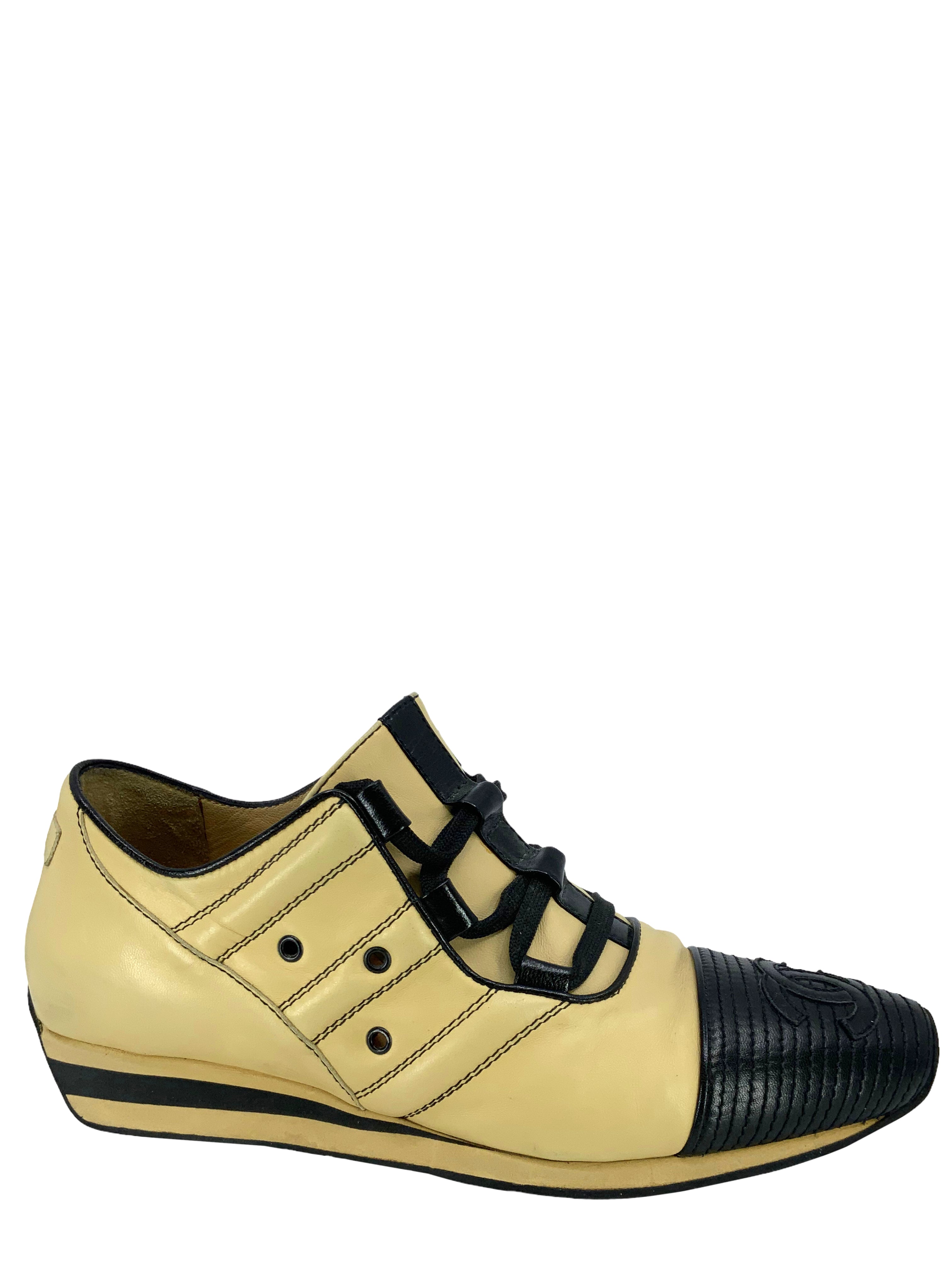CHANEL CC Logo Cap Toe Leather Low Top Sneakers Women's Size 9 | Fashionable Casual Shoes for Everyday Wear & Street Style Outfits