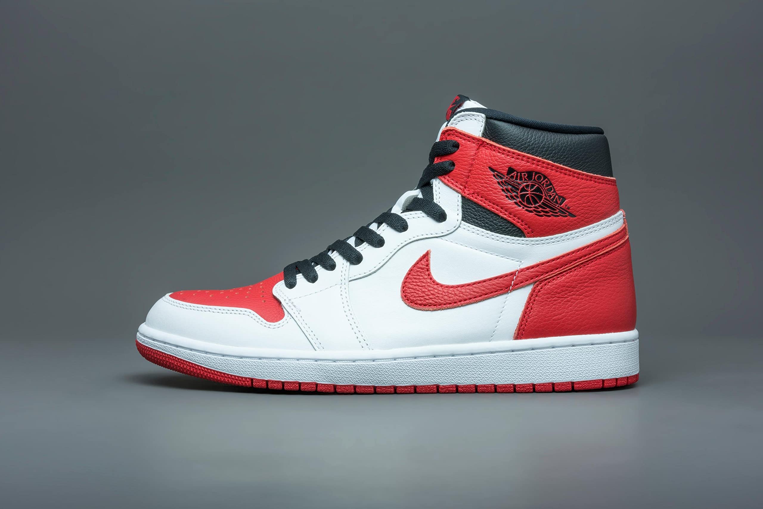 Original Title: Jordan Air 1 Retro High OG Men's Shoes   Optimized Title: **Nike Air Jordan 1 Retro High OG Men's Basketball Shoes - Classic Sneakers for Streetwear & Casual Outfits**