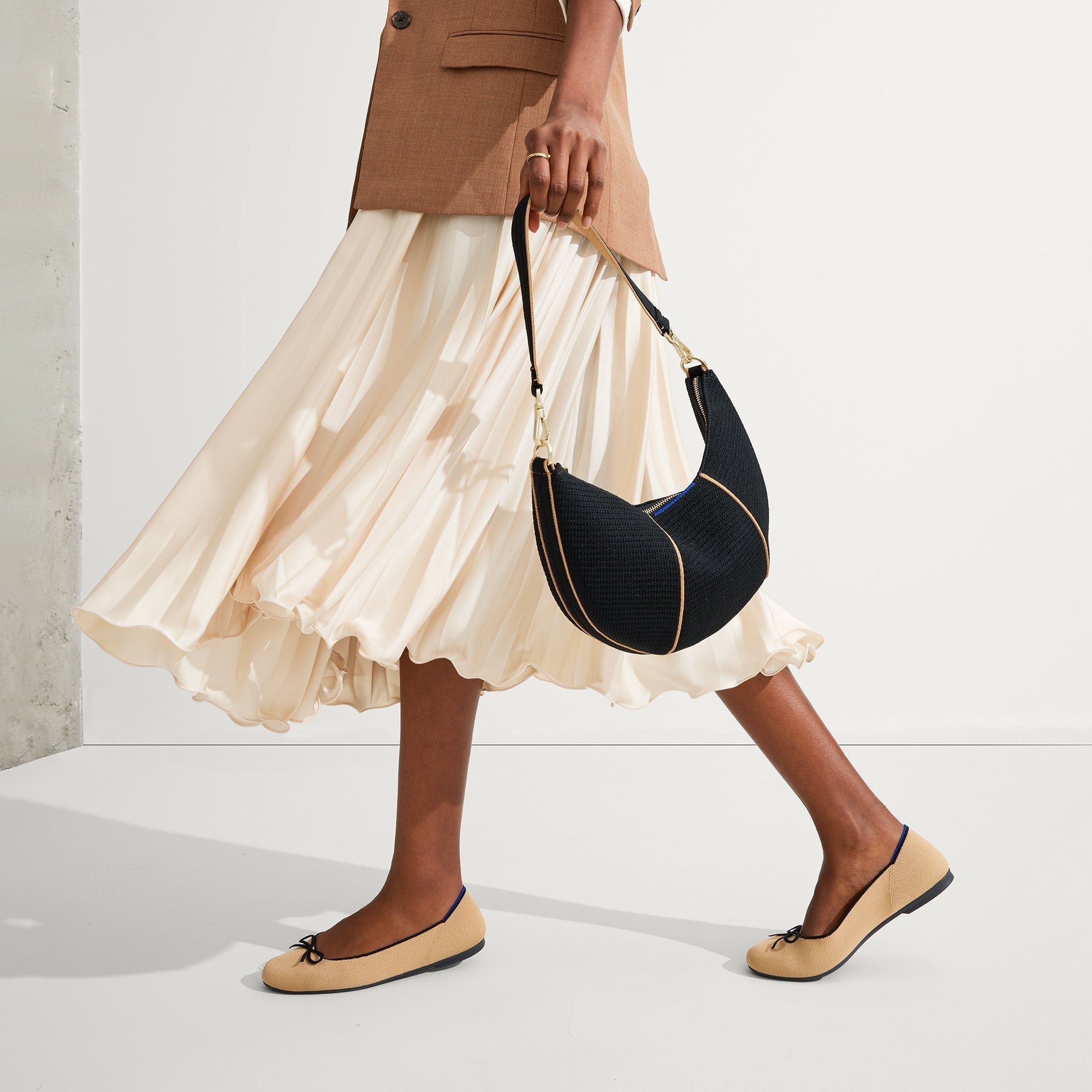 Stylish Black Crescent Bag for Women - Trendy Shoulder Handbag for Everyday Use, Work, and Travel | Fashionable & Functional Crossbody Purse