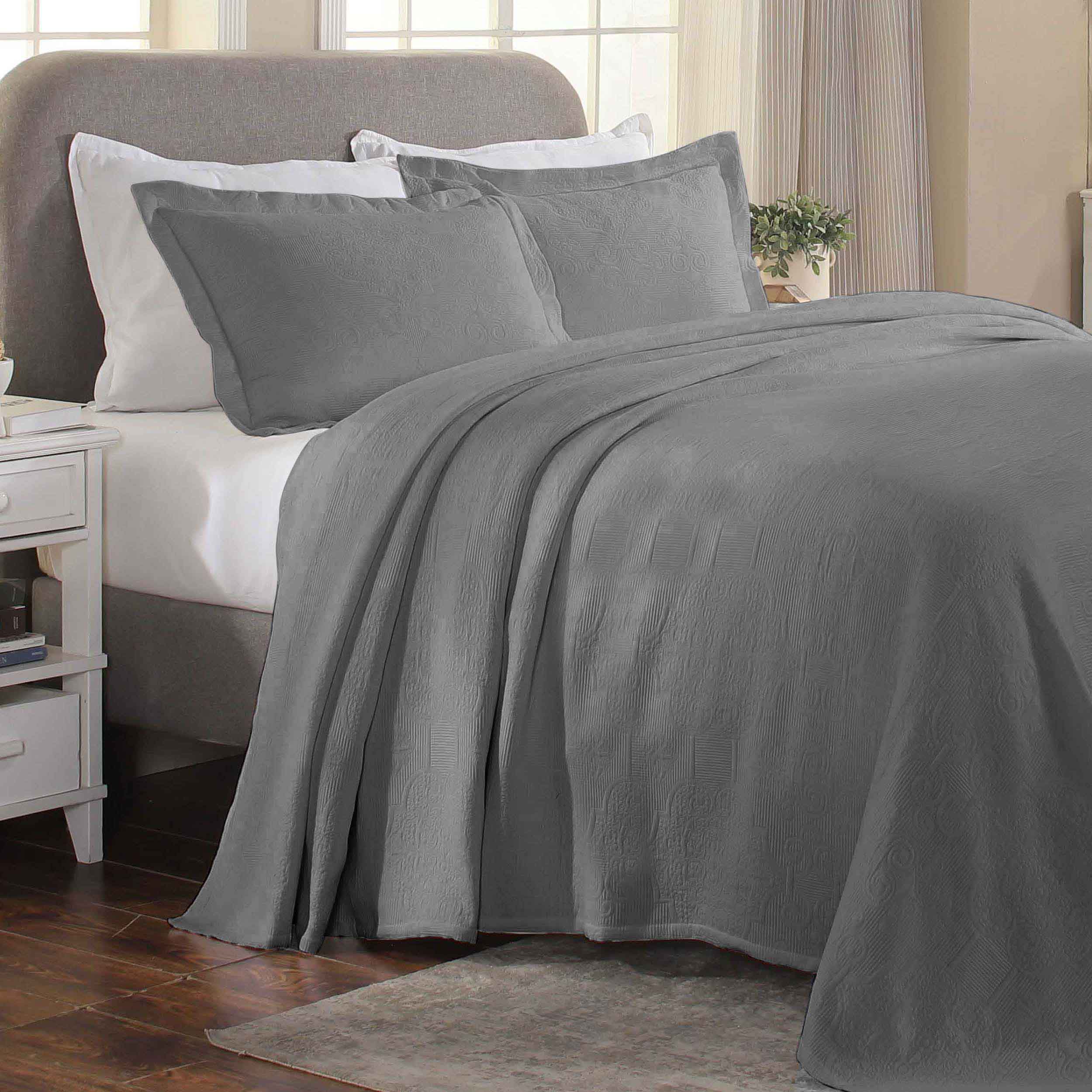 Florin Cotton Matelassé Jacquard Bedspread Set with Scrolling Medallion Design - Luxury Queen/King Size Bedding for Master Bedroom, Guest Room & Hotel Decor