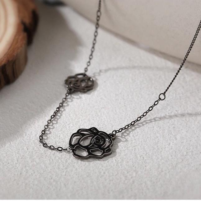 18K Gold Black Rose Choker Necklace for Women - Elegant Gothic Jewelry Gift for Valentine's Day, Anniversary & Special Occasions | P541