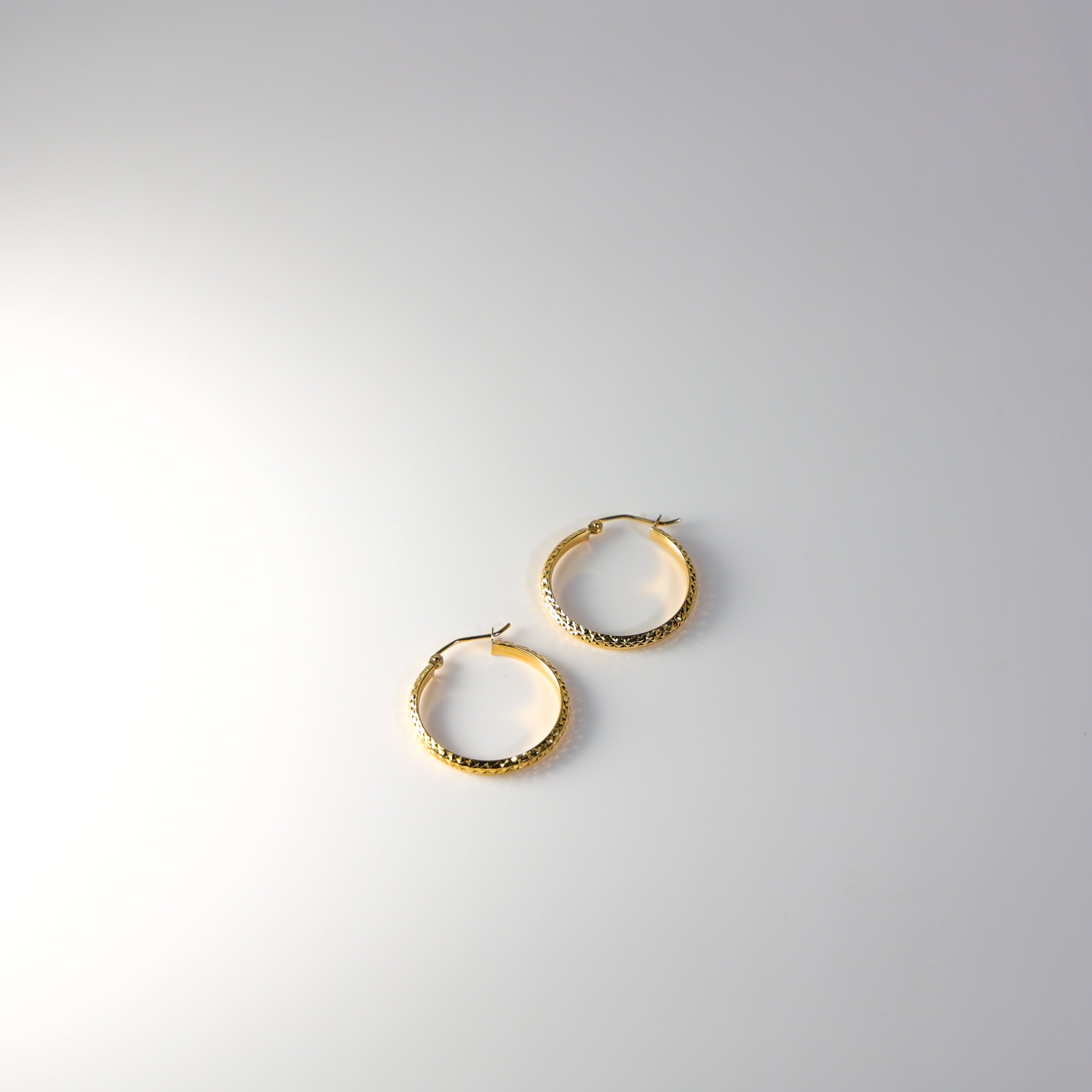 18K Gold Diamond Cut Huggie Hoop Earrings 25MM - Elegant Everyday Hoops for Women | Perfect for Work, Date Night & Special Occasions