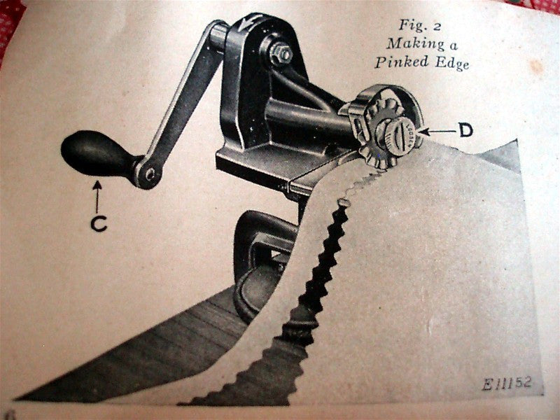Vintage Singer Hand Crank Pinker - Original Sewing Tool for Fabric Edging | Perfect for Quilting, Dressmaking & DIY Crafts