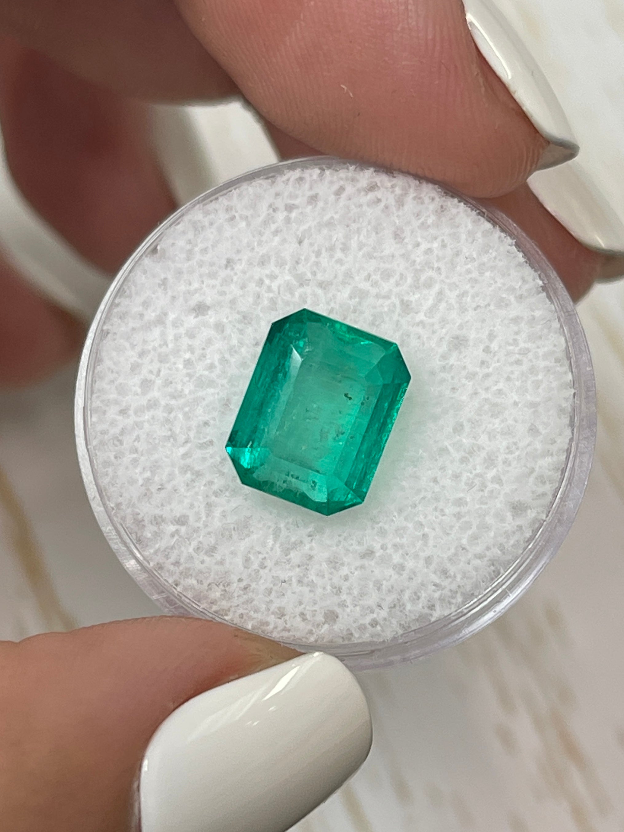 5.11 Carat 10x8mm Natural Colombian Emerald Loose Gemstone - Emerald Cut for Jewelry Making, Engagement Rings & Luxury Gifts