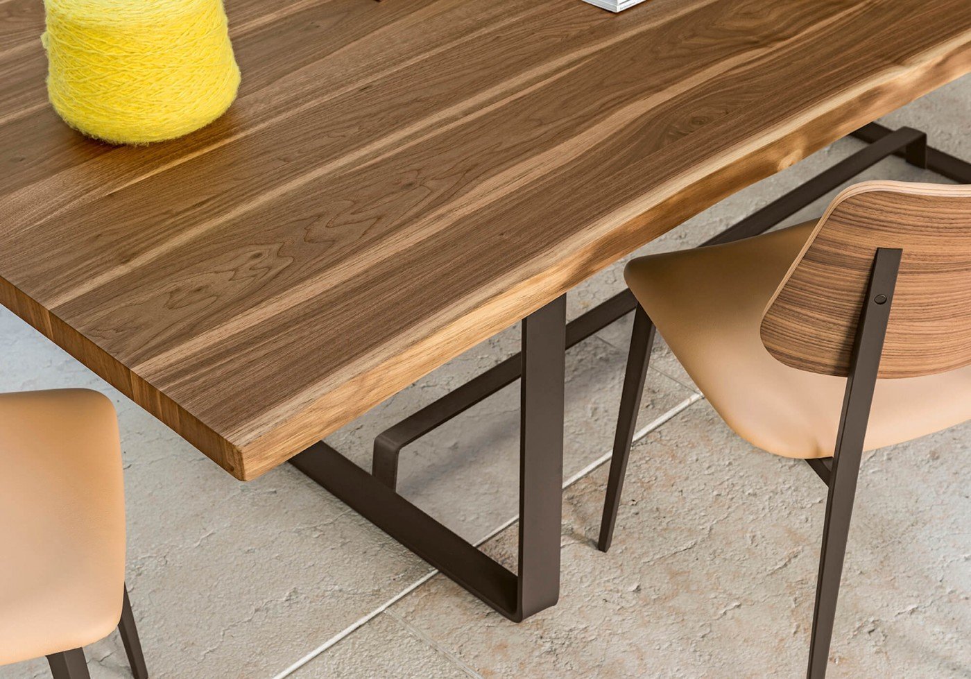 Midj Alfred Solid Wood Dining Table - Rustic Farmhouse Style for Kitchen & Dining Room - Perfect for Family Gatherings & Dinner Parties