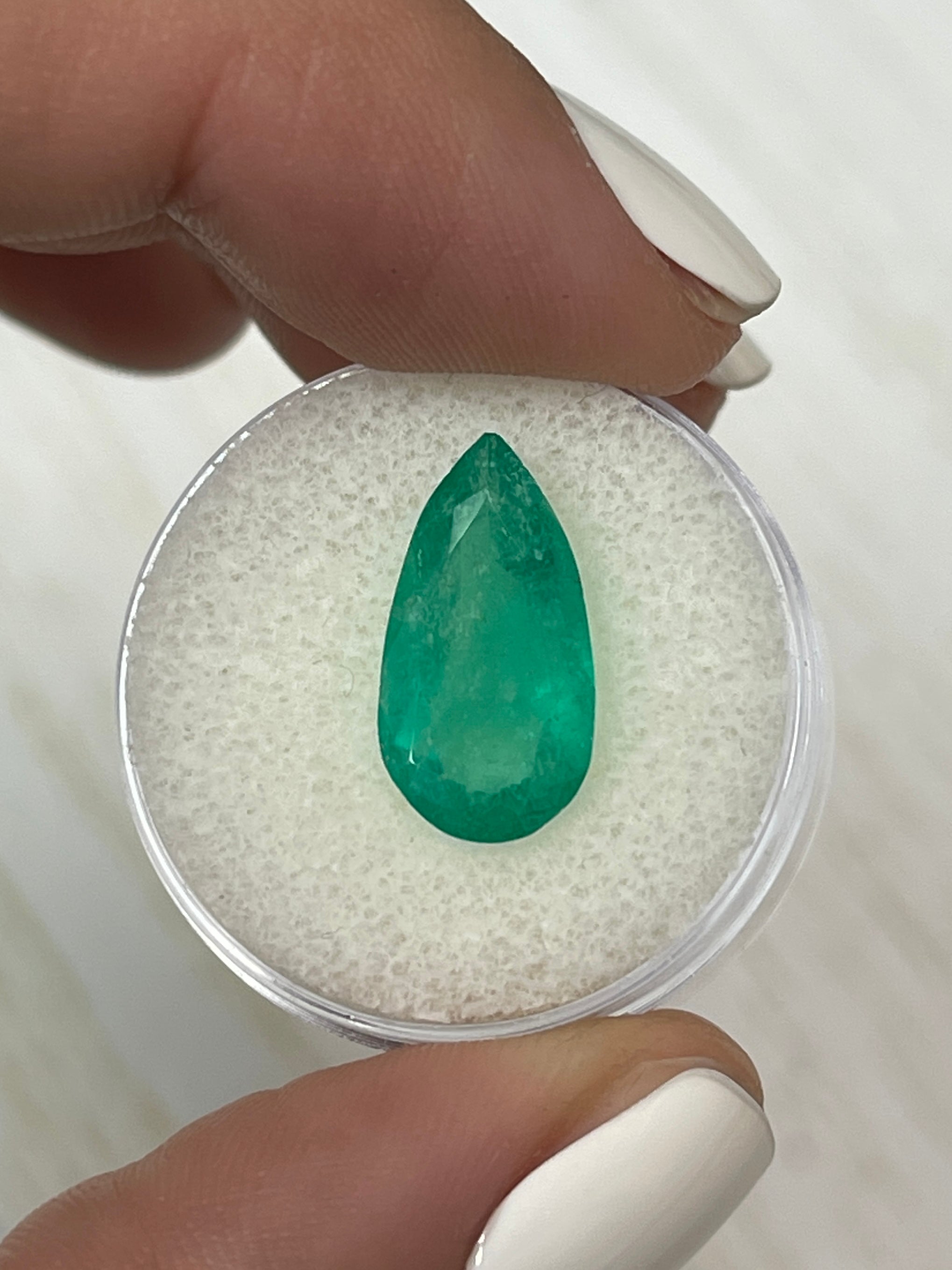 3.84 Carat 16x8.5mm Green Natural Loose Colombian Emerald Pear Cut Gemstone for Jewelry Making, Engagement Rings & Luxury Gifts