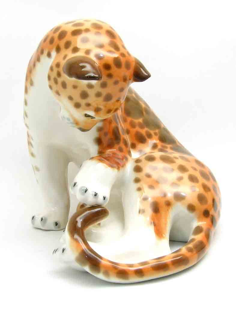 Hand-Painted Lomonosov Porcelain Leopard Figurine - Russian Collectible Art Piece for Home Decor & Gift Giving