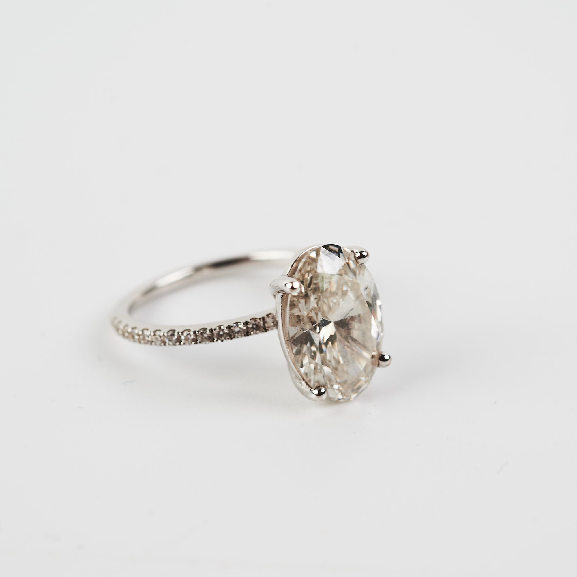 4.05 Carat Lab-Grown Oval Diamond Engagement Ring for Women - Elegant Wedding, Proposal & Anniversary Gift