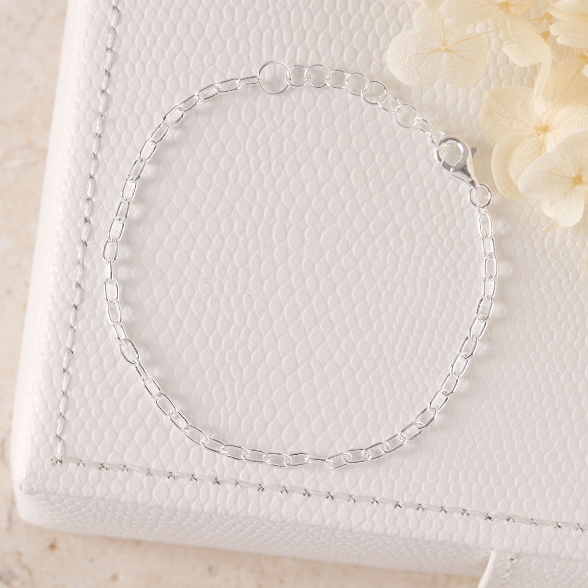 Stylish and Durable Paperclip Bracelet - Trendy Fashion Accessory for Women & Men - Perfect for Office, Casual Wear & Gifts