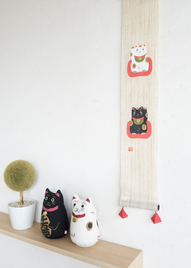 Hand-Dyed Japanese Linen Tapestry - Lucky Maneki Neko Beckoning Cat Wall Hanging | Kyoto Noren Scroll for Home Decor & Zen Meditation Space