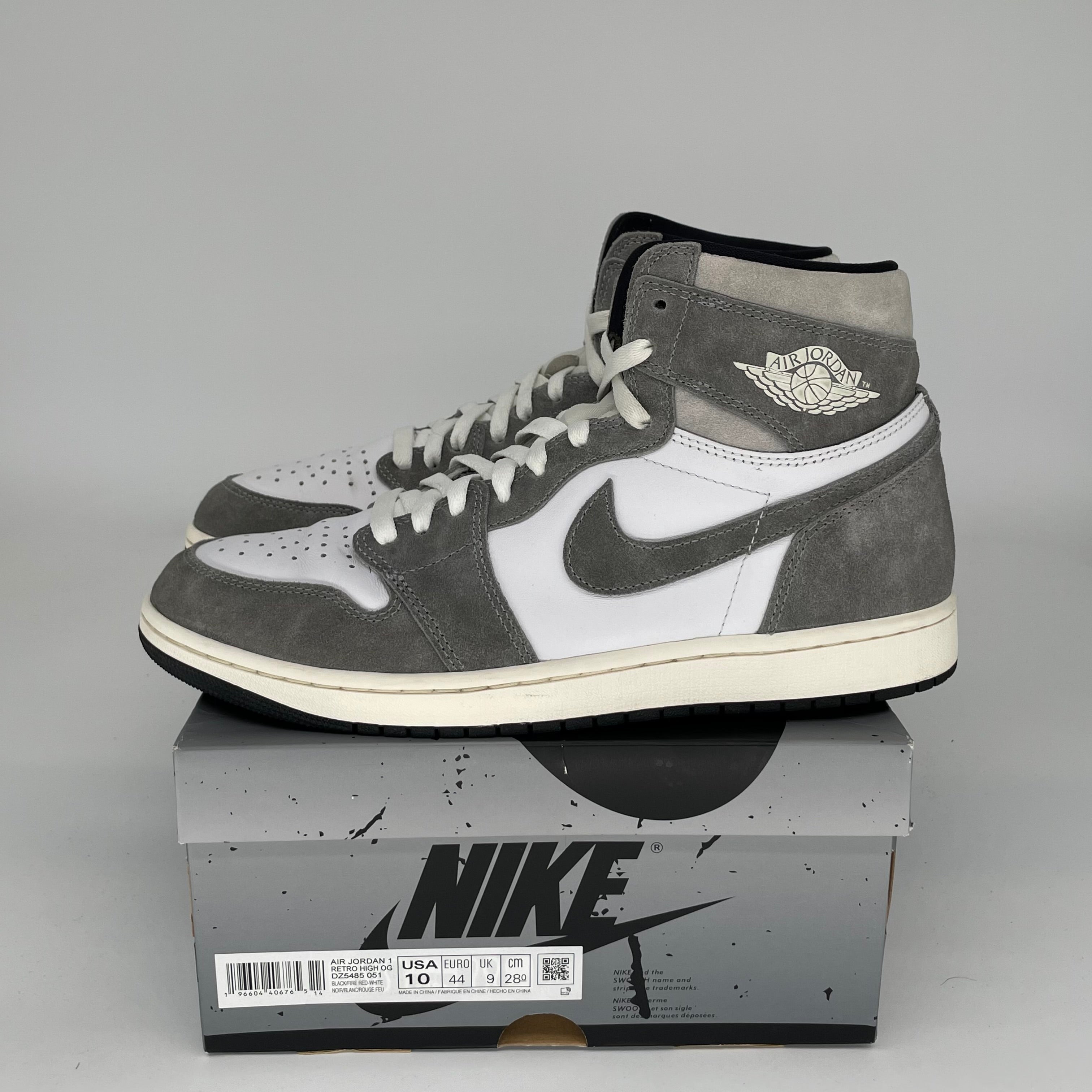 Original Title: AIR JORDAN 1 WASHED BLACK SIZE 10 DZ5485 051   Optimized Title: **Air Jordan 1 Retro High OG Washed Black Men's Sneakers - Size 10 (DZ5485-051) - Perfect for Streetwear & Basketball**