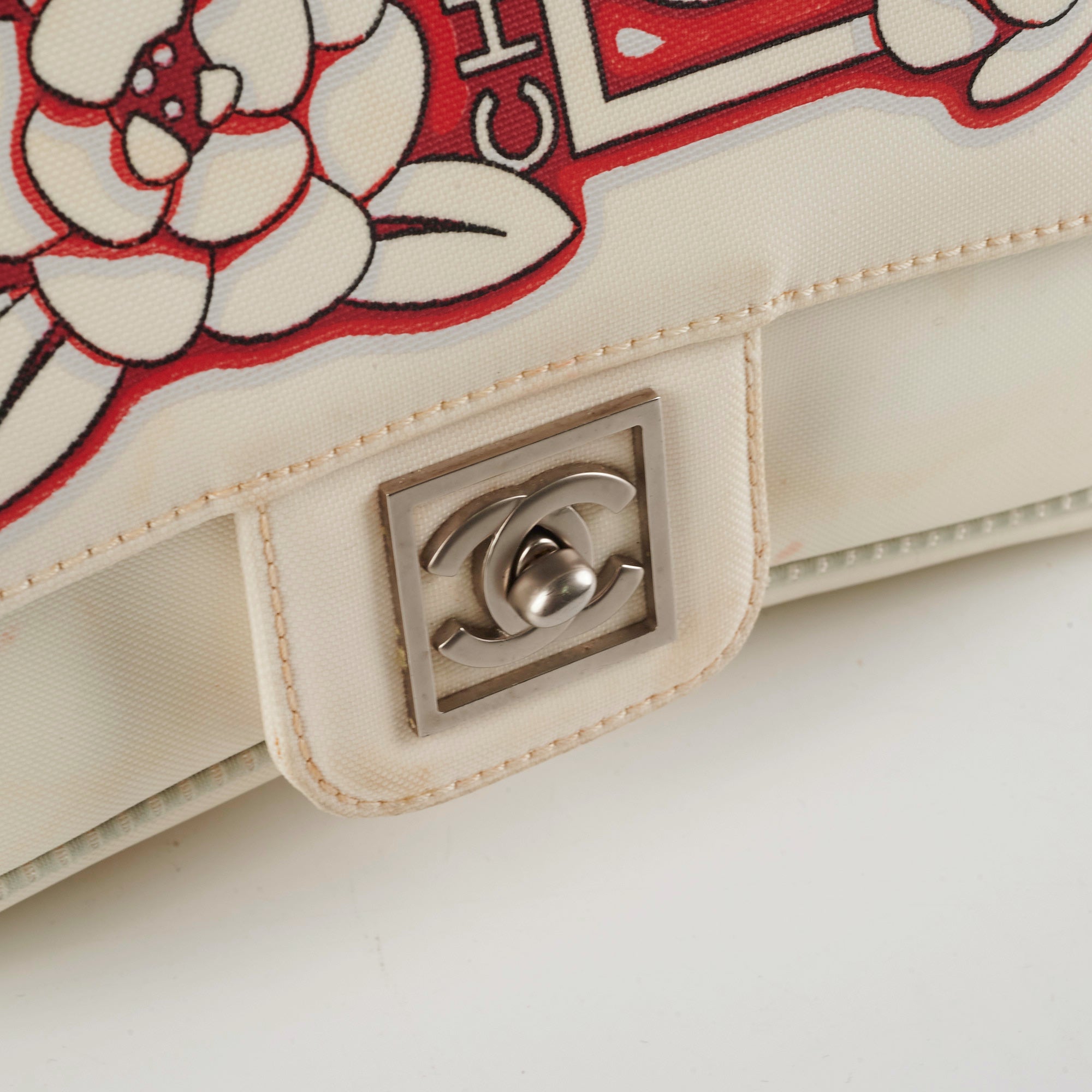 Chanel Camelia Seasonal Flap Bag with Zipper in White - Luxury Designer Crossbody for Women, Perfect for Parties & Evening Events