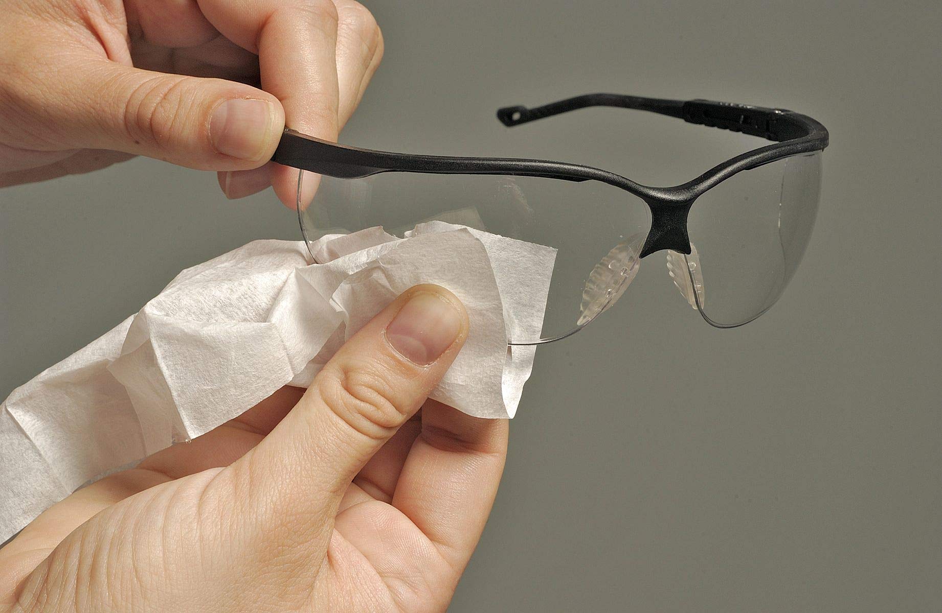 Anti-Fog Lens Cleaning Wipes for Glasses & Goggles - 25 Pack | Reusable, Streak-Free Cloths for Eyewear, Sunglasses, VR Headsets & Camera Lenses - Perfect for Sports, Driving & Outdoor Activities