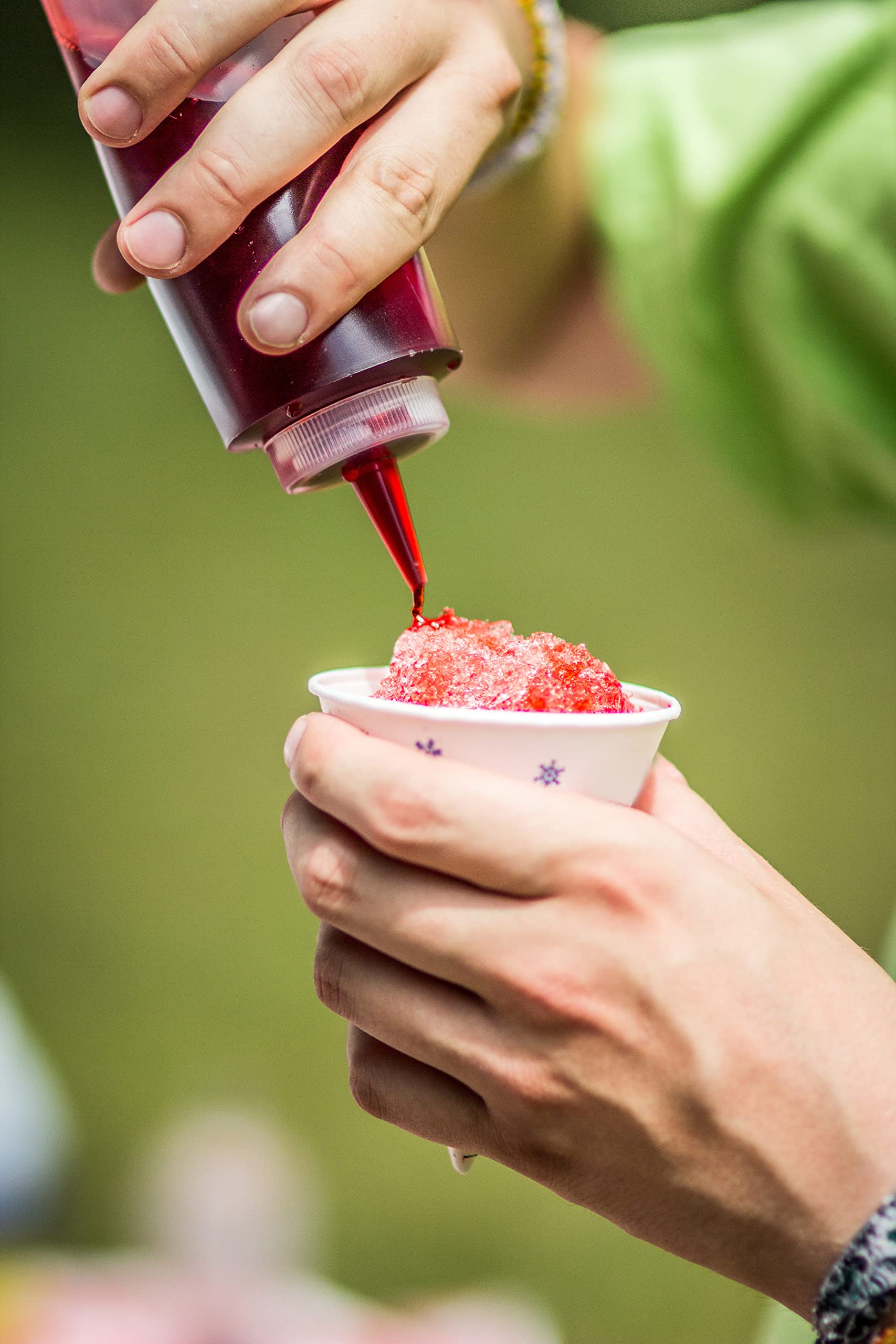 Maragos Snow Cone Maker Kit with 750ml Sno-Kone Syrup, 4 Original Cups & Spoon Straws - Perfect for Summer Parties, Kids Treats & Carnival Events