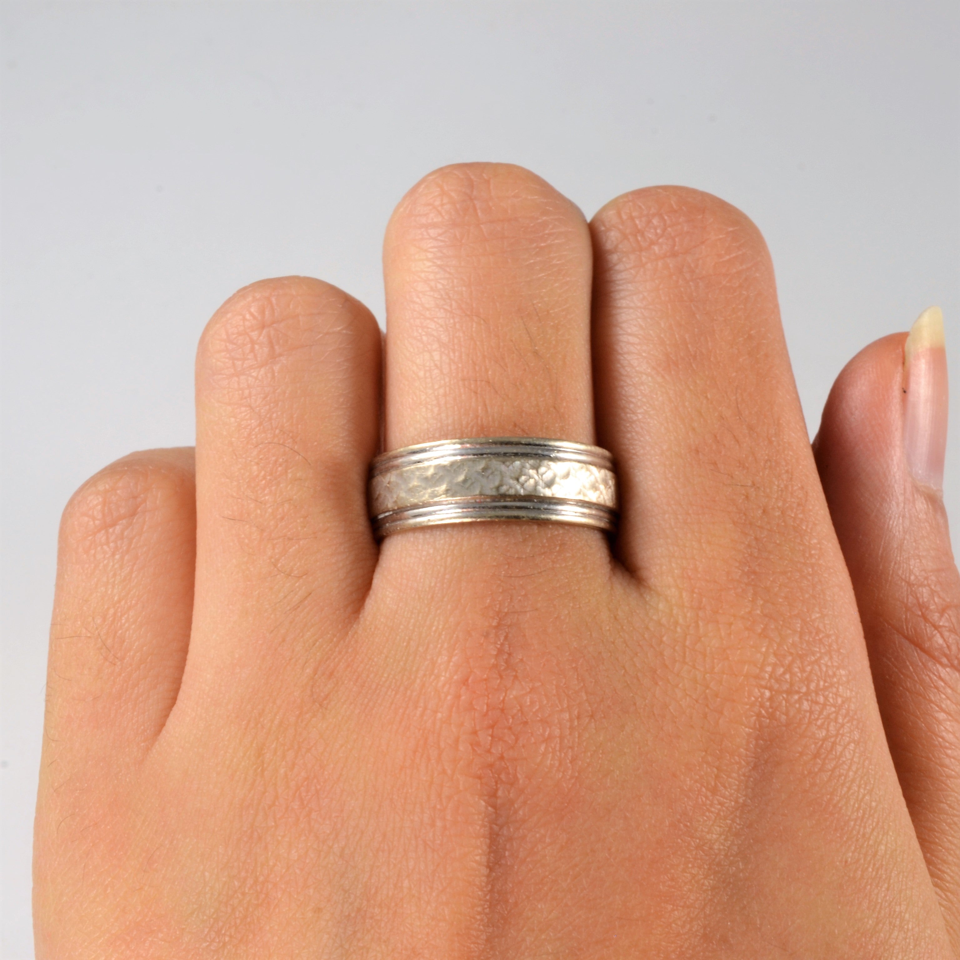 Hammered Gold Band Ring for Women - Size 8.5 - Elegant Stackable Wedding Band, Anniversary Gift, Everyday Jewelry for Casual & Formal Occasions