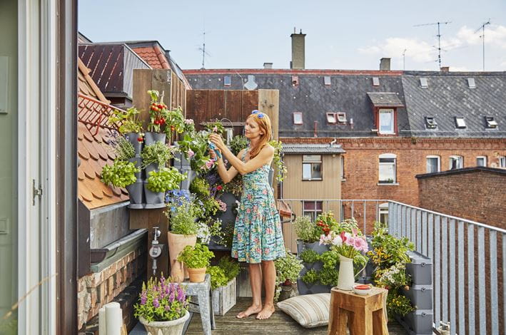 Gardena NatureUp! Vertical Garden Set with Automatic Watering System - Perfect for Balcony, Patio, and Small Space Gardening