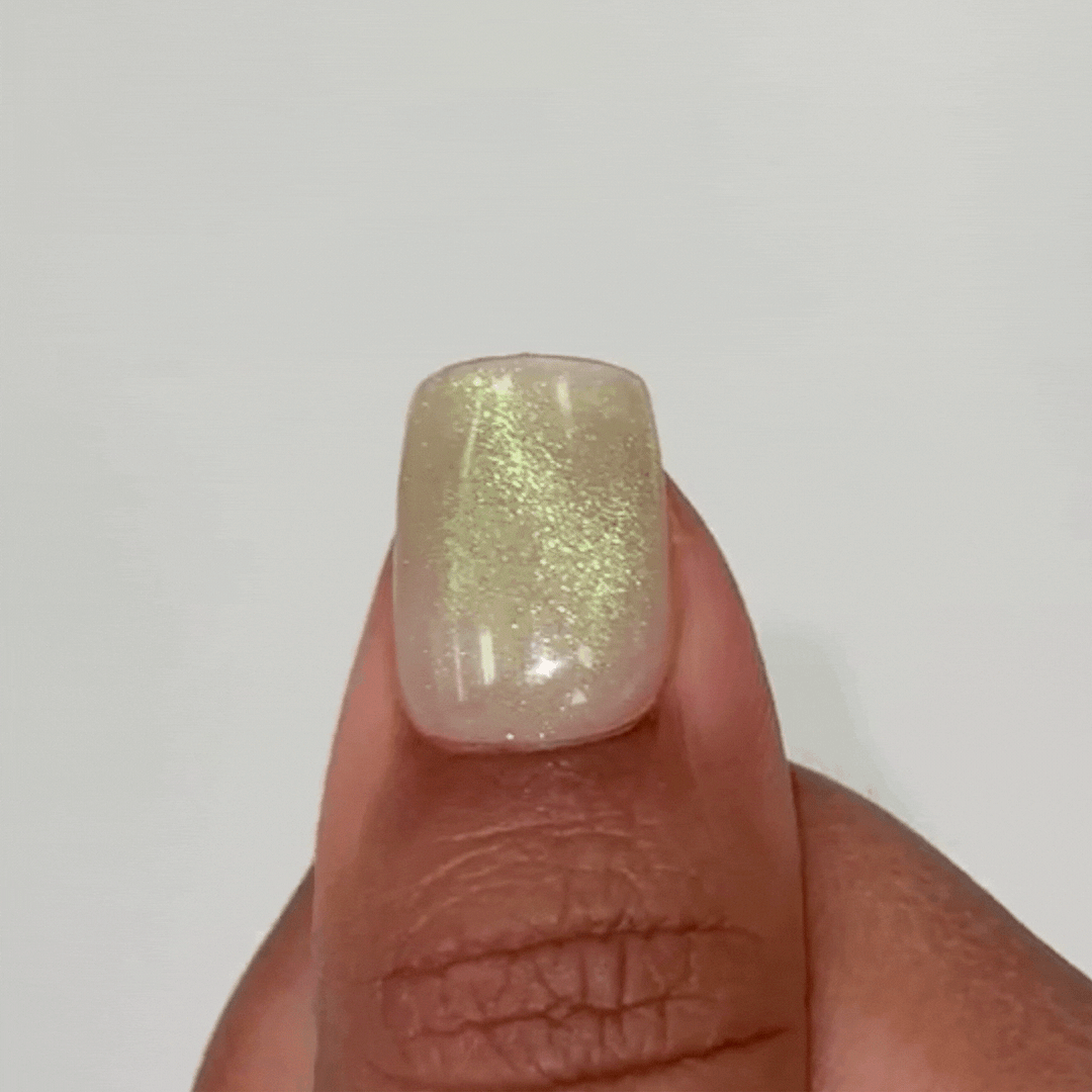 Kokoist Yume Magnet YM 43 Yume Green Nail Gel Polish - Long Lasting Vegan Gel Polish for Salon & Home Manicures - Perfect for Nail Art, French Tips & Special Occasions