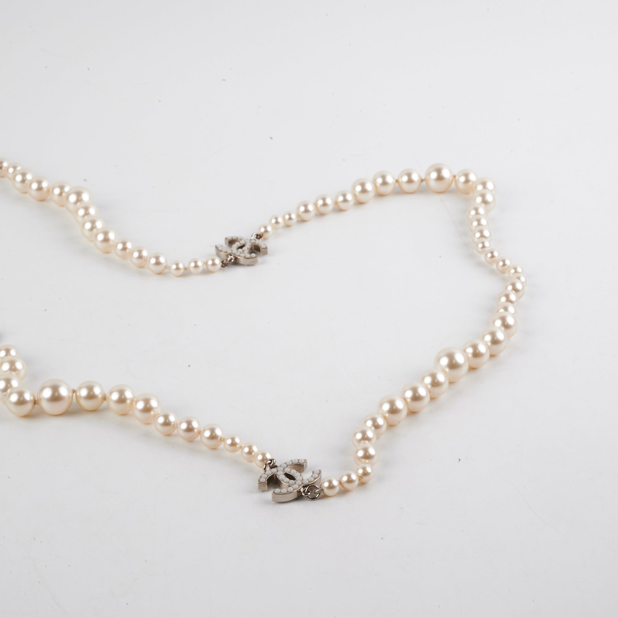 Chanel CC Logo Pearl Necklace for Women - Luxury Fashion Jewelry Gift for Birthday, Anniversary & Special Occasions