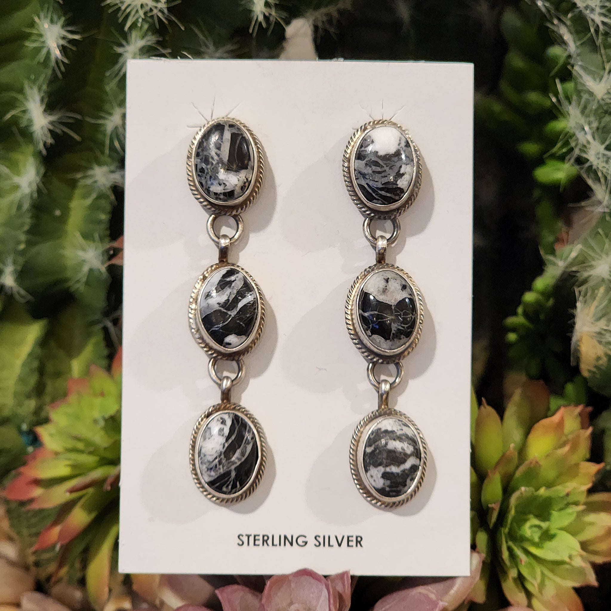 D Skeets WB 3 Stone - Premium Quality Jewelry for Women, Perfect for Weddings, Anniversaries & Special Occasions