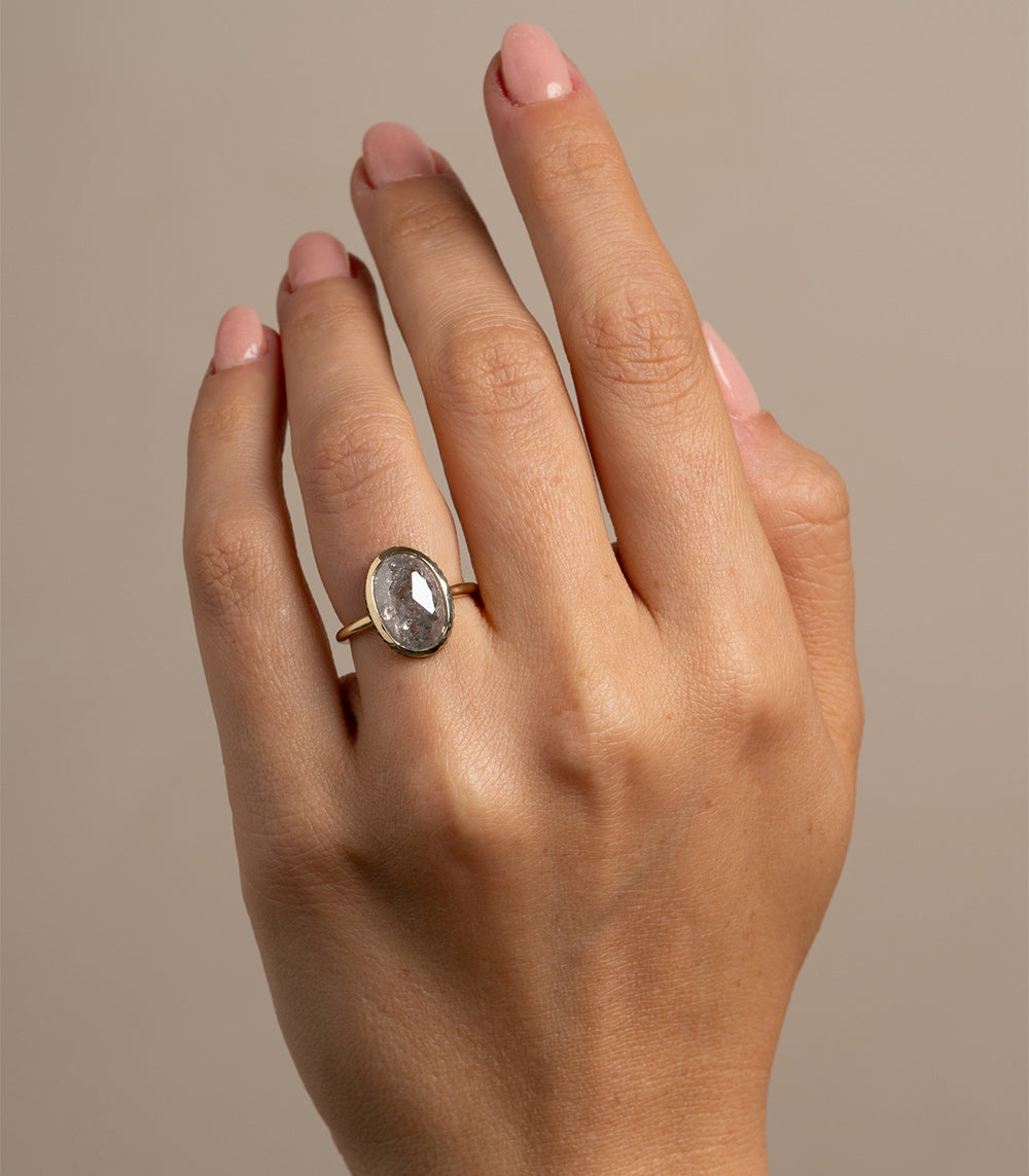 2.5 Carat Salt & Pepper Oval Diamond Engagement Ring for Women - Unique Vintage Style Wedding Band - Perfect for Proposals, Anniversaries & Special Occasions