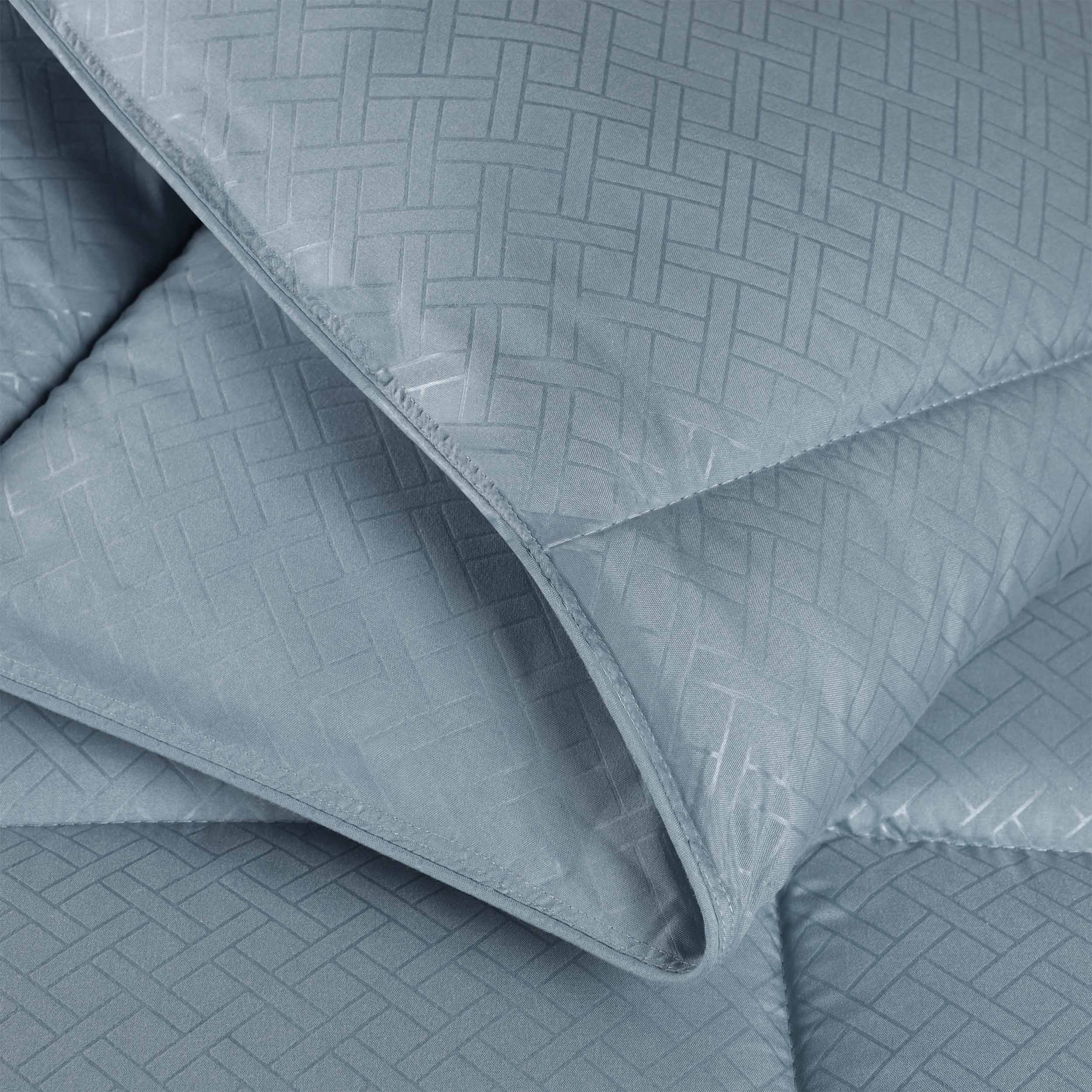 Luxury Basketweave Plush Down Alternative Comforter - Hypoallergenic & Breathable All-Season Bedding for Master Bedroom, Guest Room & Dorm