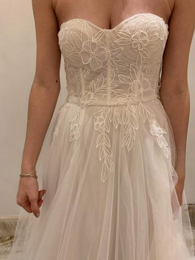 Jenny Yoo Jessilyn Wedding Gown - Elegant A-Line Lace Bridal Dress for Bride, Perfect for Church Ceremony & Beach Wedding