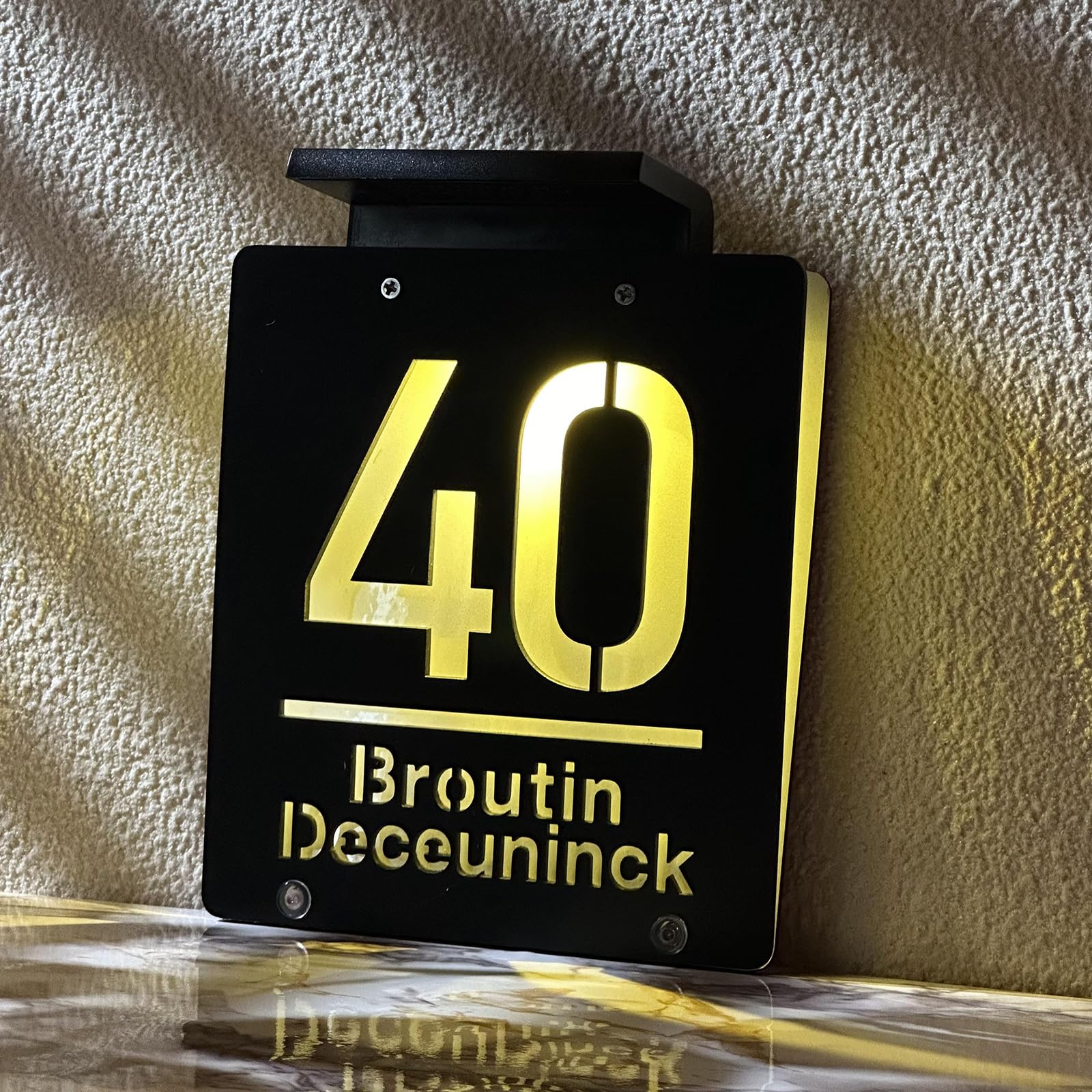 GUANKE Solar Light House Numbers Plaques - Modern Outdoor Address Sign with Solar Lighting for UK Homes | Perfect for Front Door, Garden Gate & Mailbox Visibility