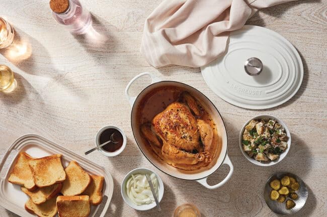 Le Creuset Signature Enameled Cast Iron Oval Dutch Oven 6.75 Quart - Licorice Black | Premium Cookware for Braising, Roasting & Baking | Perfect for Family Dinners & Entertaining