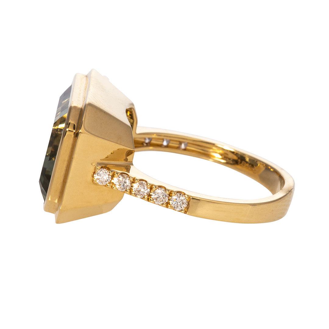 Emerald Cut Green Amethyst & Pavé Diamond 18K Gold Ring for Women - Elegant Wedding, Engagement & Anniversary Jewelry Gift