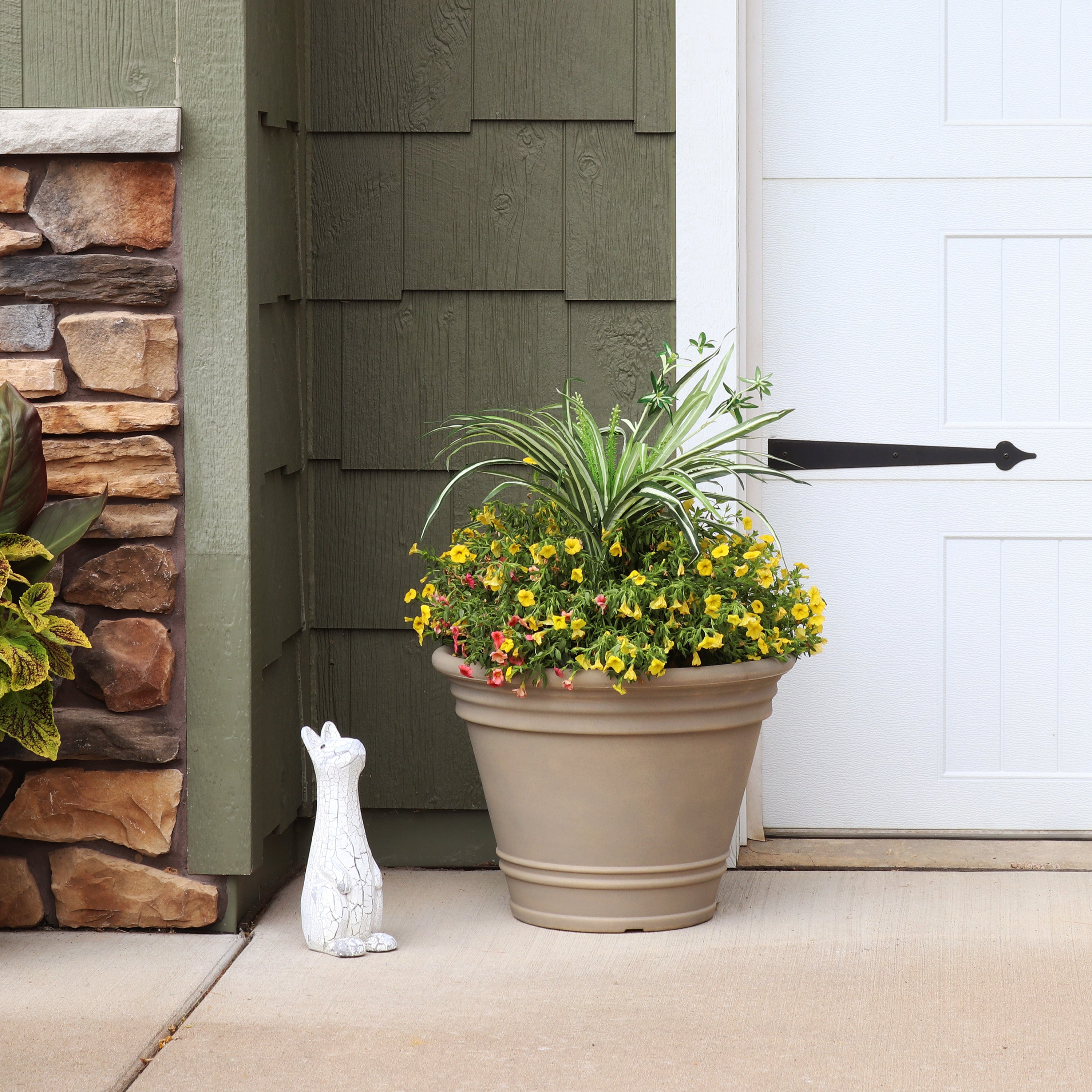 Sunnydaze Franklin Polyresin Outdoor Flowerpot Planter - Decorative Garden Pot for Plants, Flowers & Herbs - Perfect for Patio, Balcony & Backyard Decor