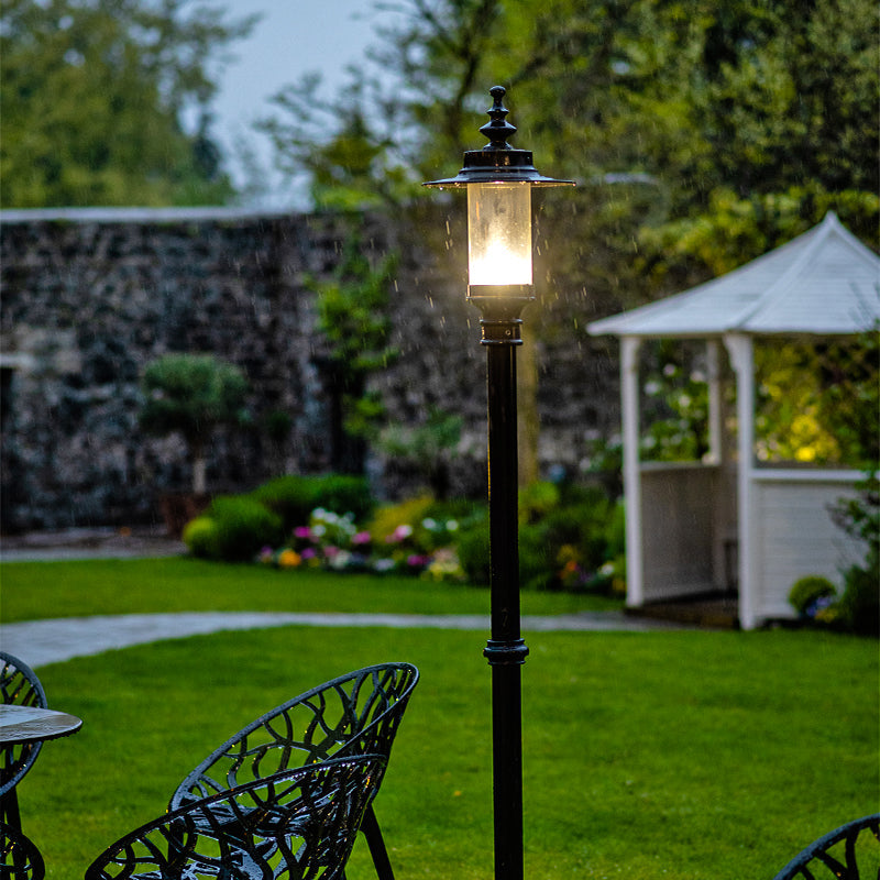 Betley 1Lt Cast Iron Lamp Post - Outdoor Garden Lighting for Pathways, Driveways & Porches