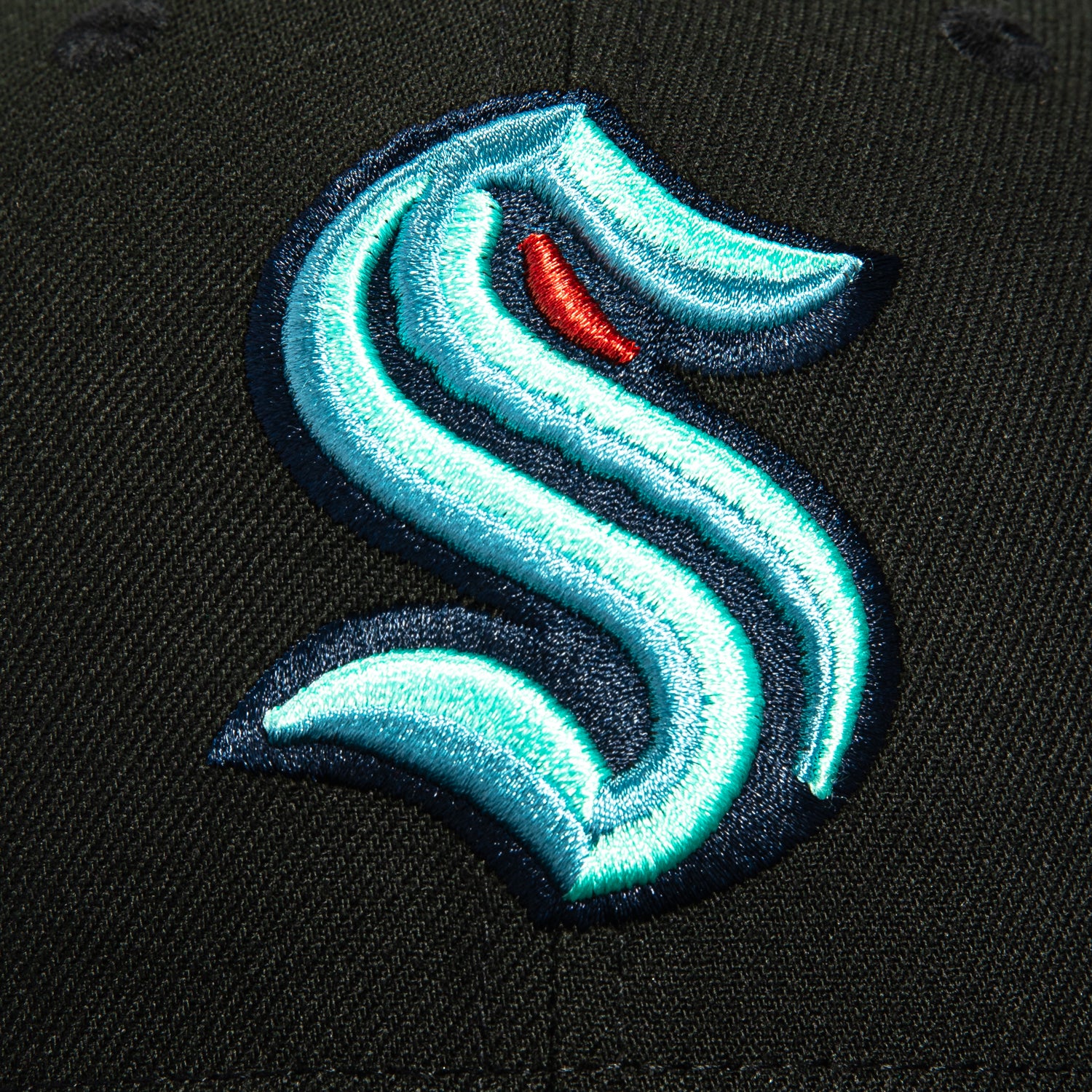 New Era 59Fifty Seattle Kraken Team UV Protection Adjustable Snapback Hat - Black NHL Hockey Fan Gear for Men & Women - Perfect for Games, Tailgating & Outdoor Activities