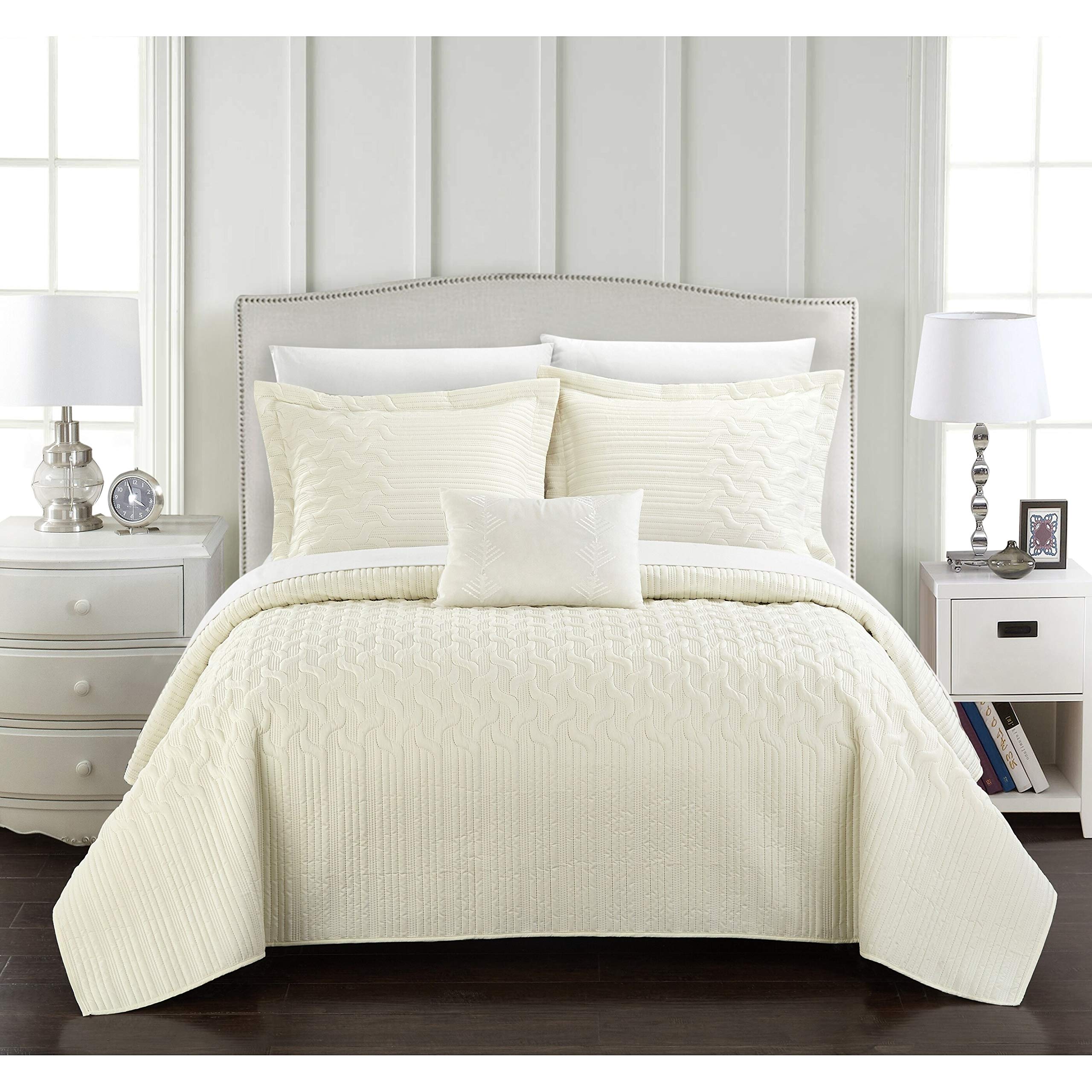 Chic Home Shala 4-Piece Interlaced Vine Pattern Quilt Cover Set - Twin Size Bedding with Pillowcases - Perfect for Guest Rooms, Dorm Decor & Cozy Bedroom Makeovers
