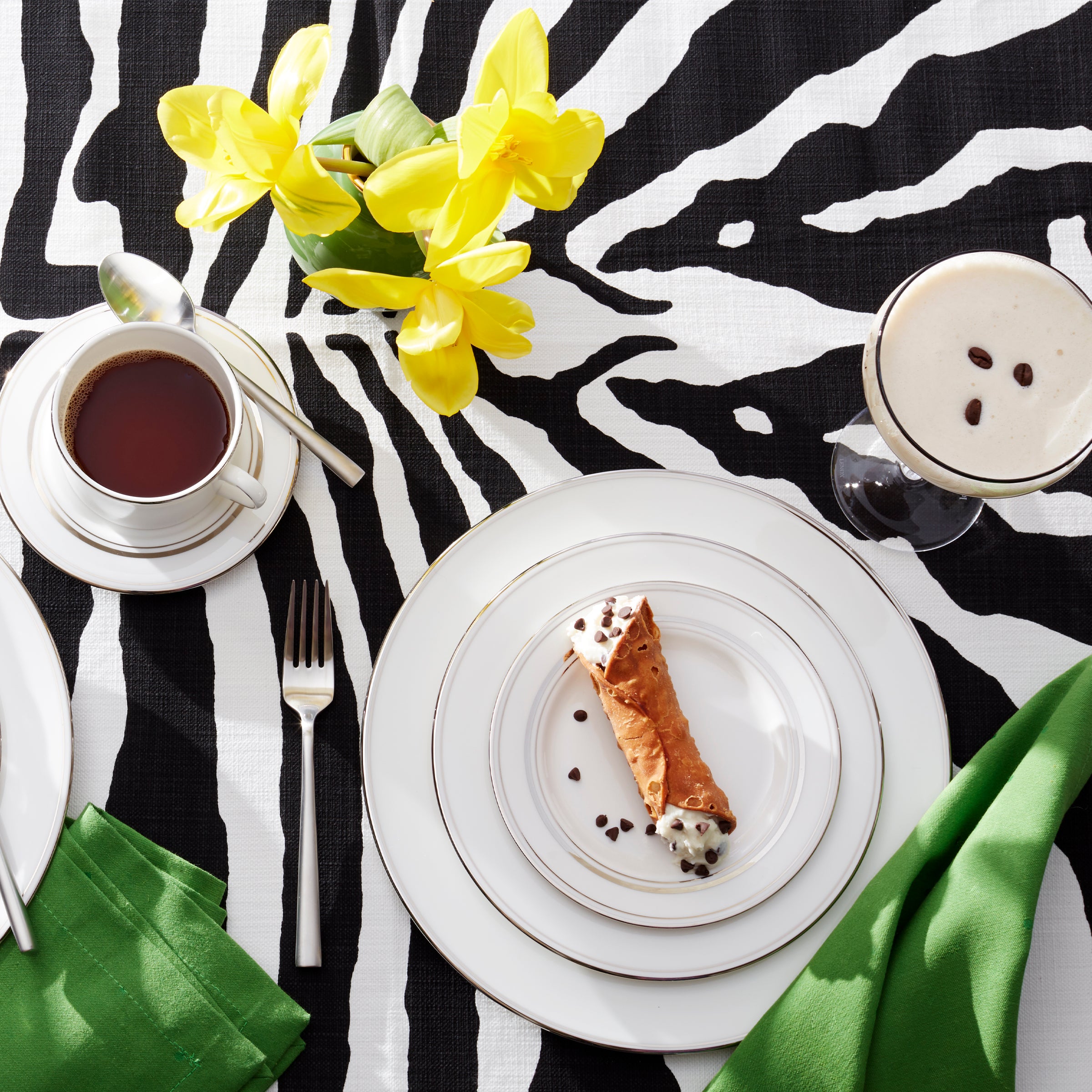 Library Lane Navy Saucer - Elegant Ceramic Dessert Plate for Tea, Coffee, and Cake - Perfect for Afternoon Tea, Dessert Serving, and Home Decor