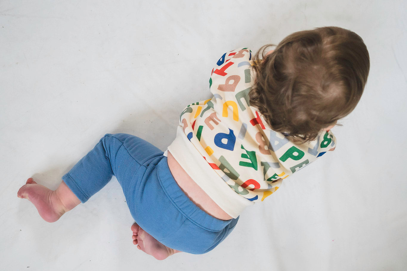 Baby Unisex Cream Multi-Color Letter Print Sweatshirt - Soft & Comfortable Pullover for Toddlers, Boys & Girls - Perfect for Playdates, Daycare & Family Photos
