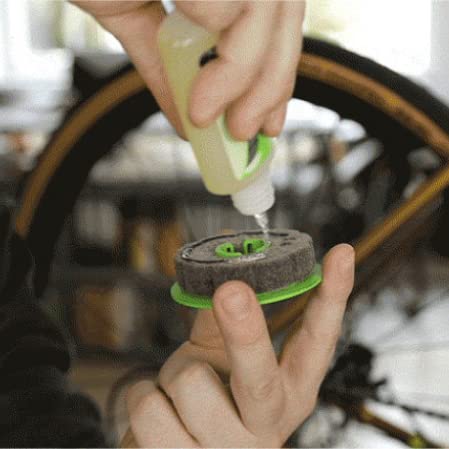 1Pc Bike Chain Oiler Lubricator with 2 Replacement Wool Felts - Bicycle Chain Gear Oiler Roller for Mountain, City & Road Bikes - Easy Chain Maintenance Tool for Smooth Cycling Performance