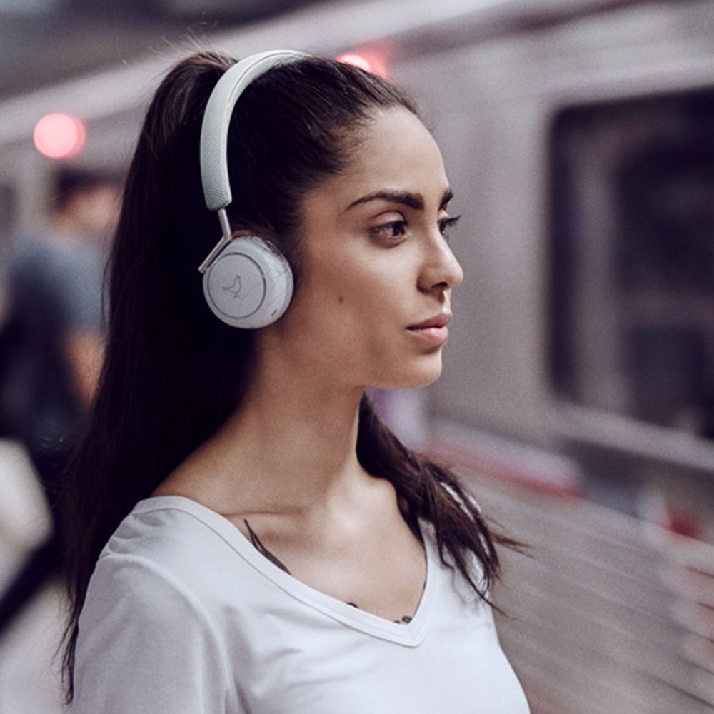 Libratone Q Adapt Wireless Bluetooth Over-Ear Headphones with Active Noise Cancelling, CSR 8670 Chip, aptX Hi-Fi Sound & Deep Bass, 20H Playtime - Perfect for Travel, Work, TV Watching & Commuting (White)