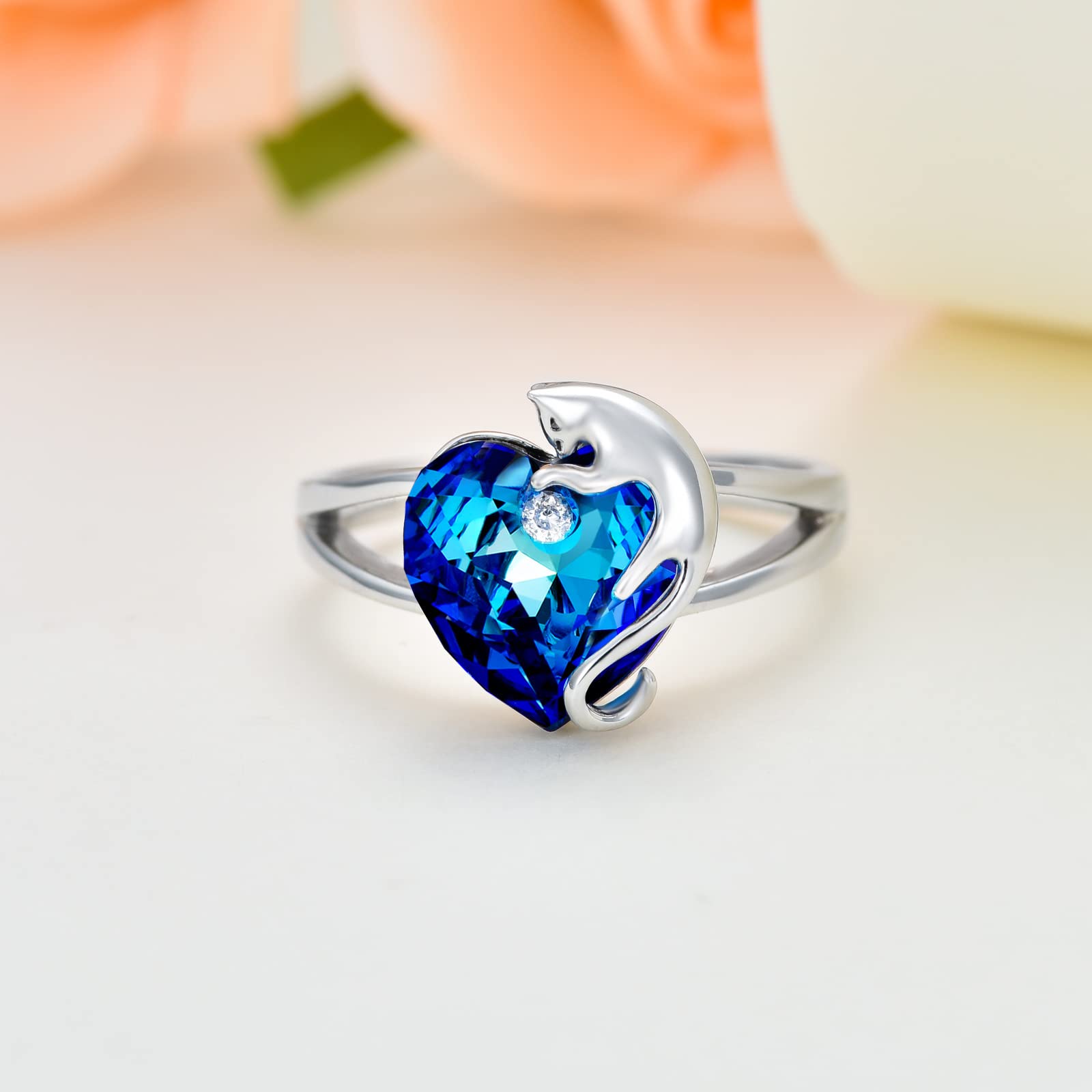 AOBOCO 925 Sterling Silver Cat Ring with Heart Crystal from Austria - Dainty Cat Jewelry for Women, Perfect Cat Lover Gift for Birthday, Anniversary & Valentine's Day - Wear to Parties, Dates & Special Occasions