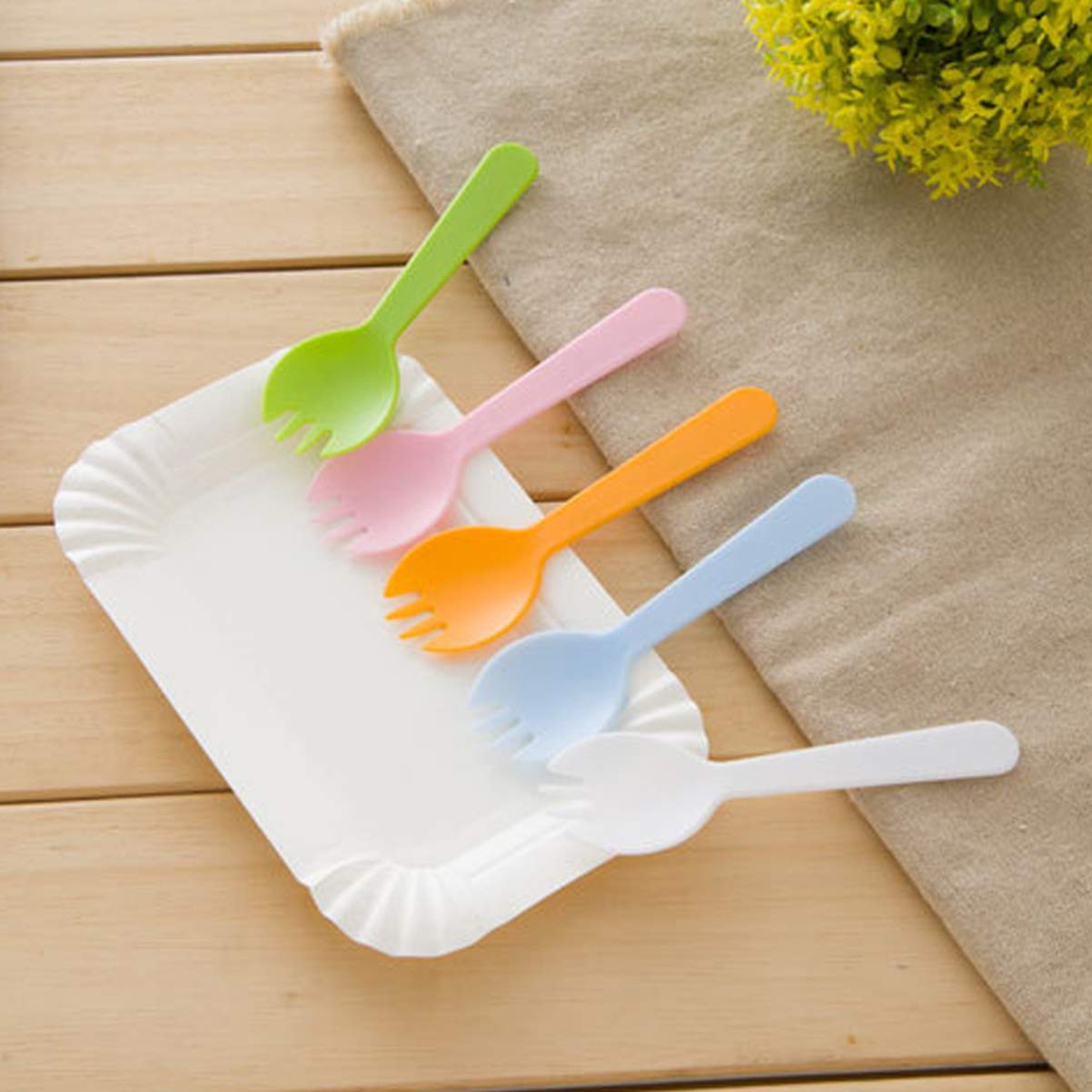 Eco-Friendly White Rectangular Paper Cake Plates - Disposable Party Plates for Birthday, BBQ, Picnic & Fruit Serving | Bulk Paper Food Trays for Events & Gatherings