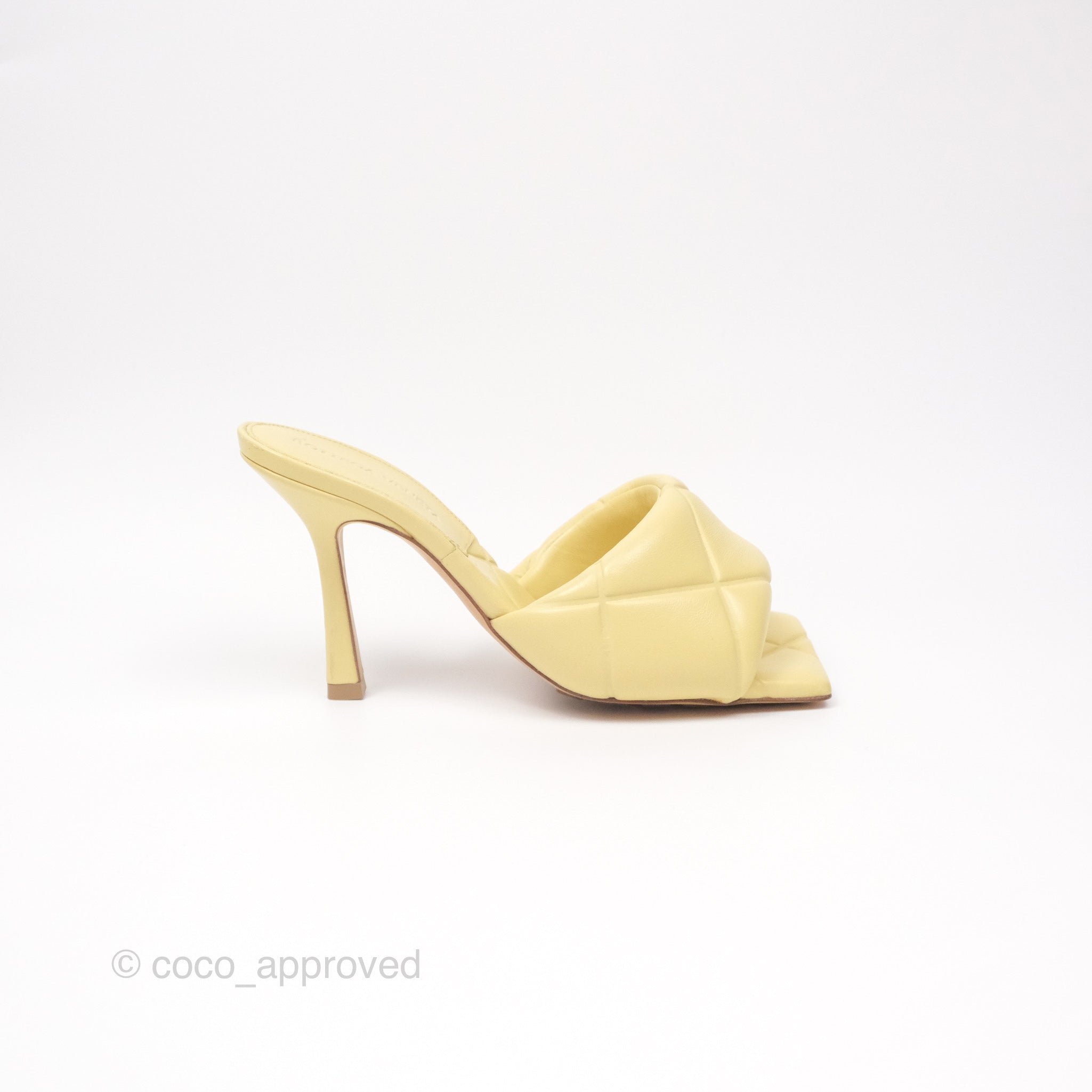 Bottega Veneta Lido Sandals Women's Size 35 - Yellow Leather Intrecciato Weave Flat Sandals for Summer Beach Vacation & Casual Outings