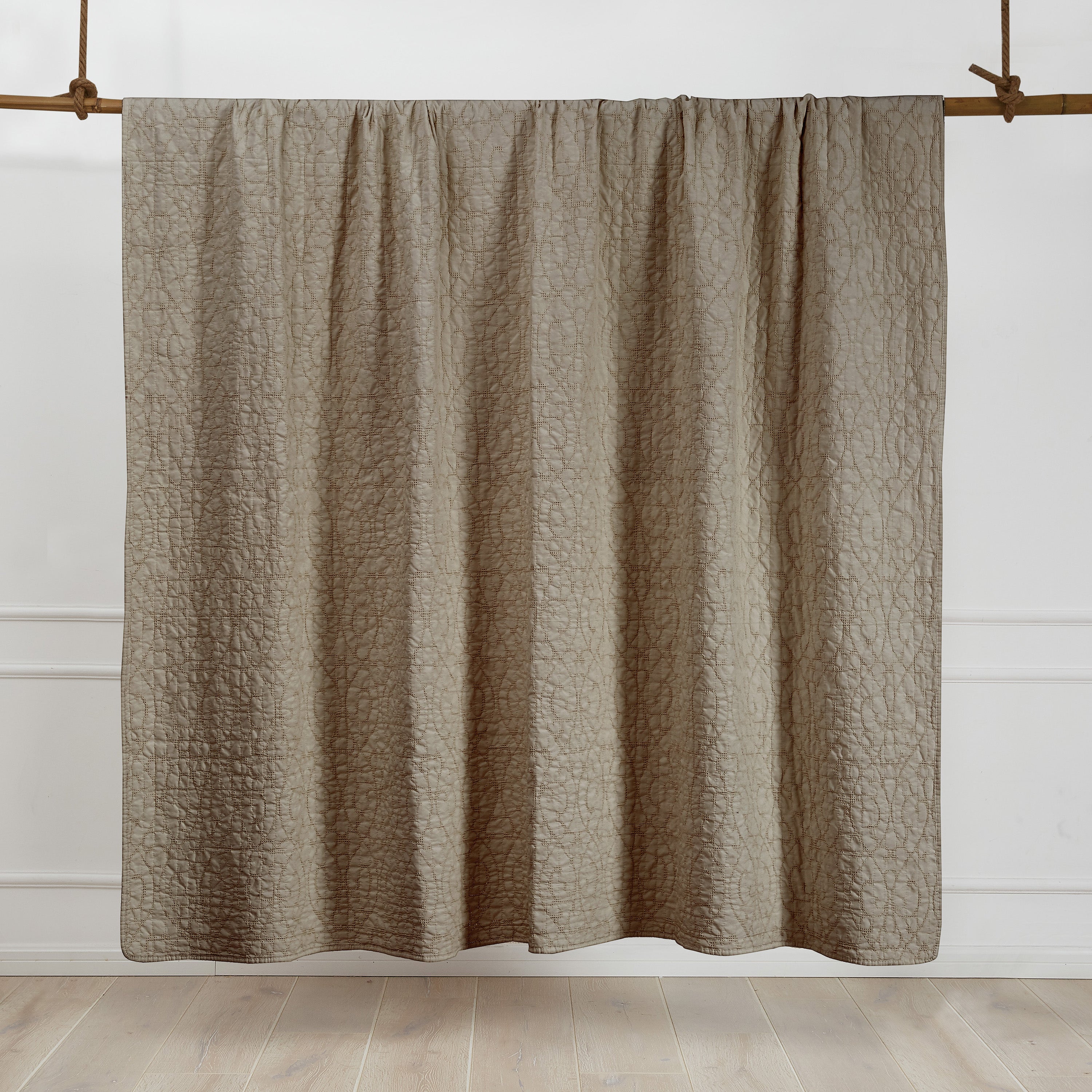 Beckett Taupe Quilt Set - Queen Size Bedding with Matching Shams - Soft & Cozy Quilted Coverlet for Bedroom Decor - Perfect for Master Bedroom, Guest Room & Cozy Retreats
