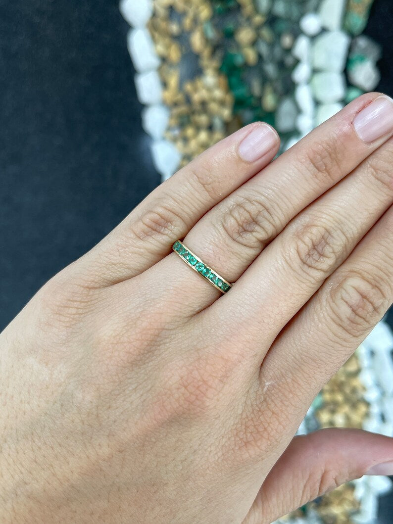 0.80tcw Round Cut Medium Green Emerald Ring - 14K Gold Unisex Band for Men & Women | Perfect for Engagement, Wedding, Anniversary & Everyday Wear