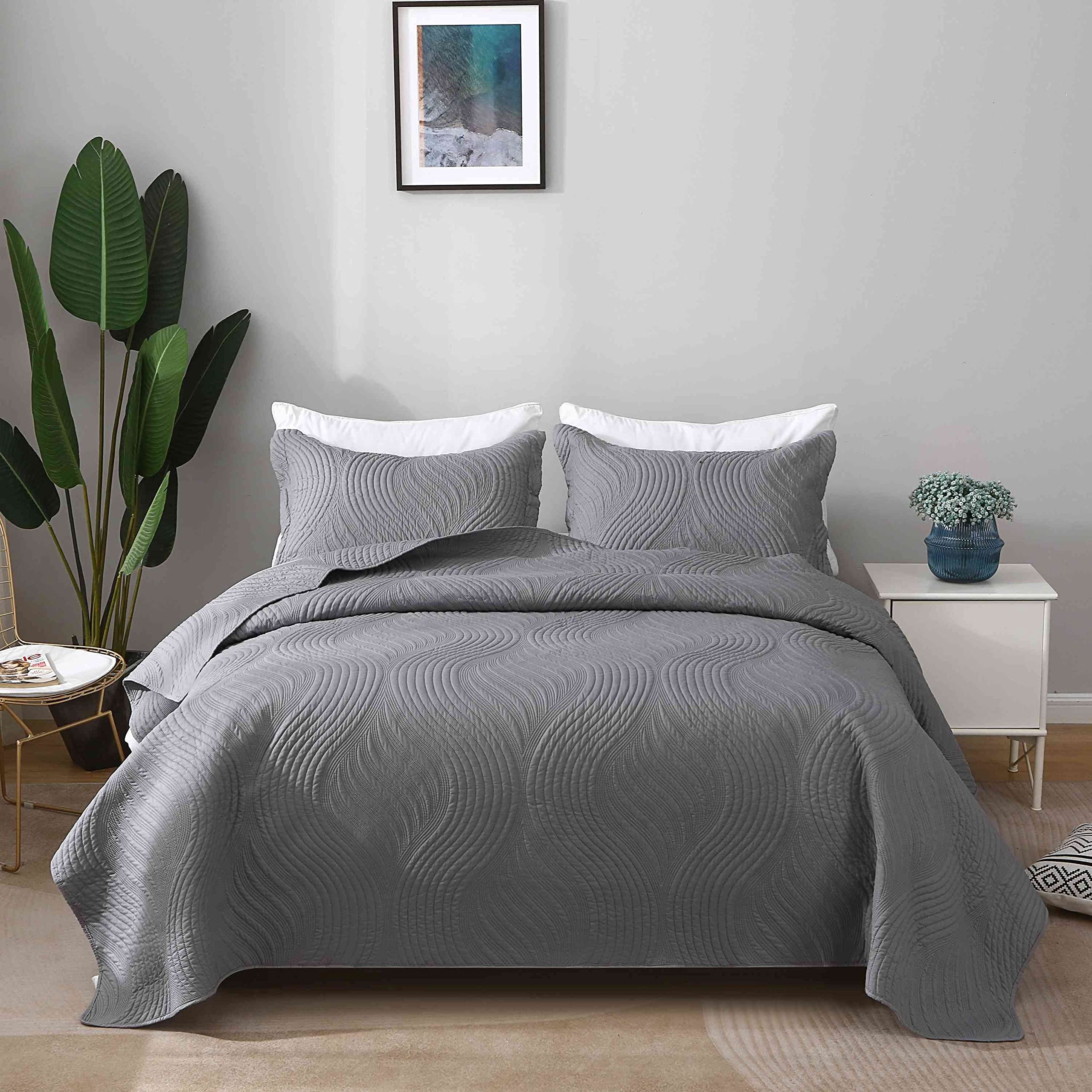 Lightweight Twin Size Gray Bedspread Quilt Set - 2 Piece All Season Bedding (1 Quilt + 1 Pillow Sham) for Cozy Bedroom Decor & Guest Room Essentials