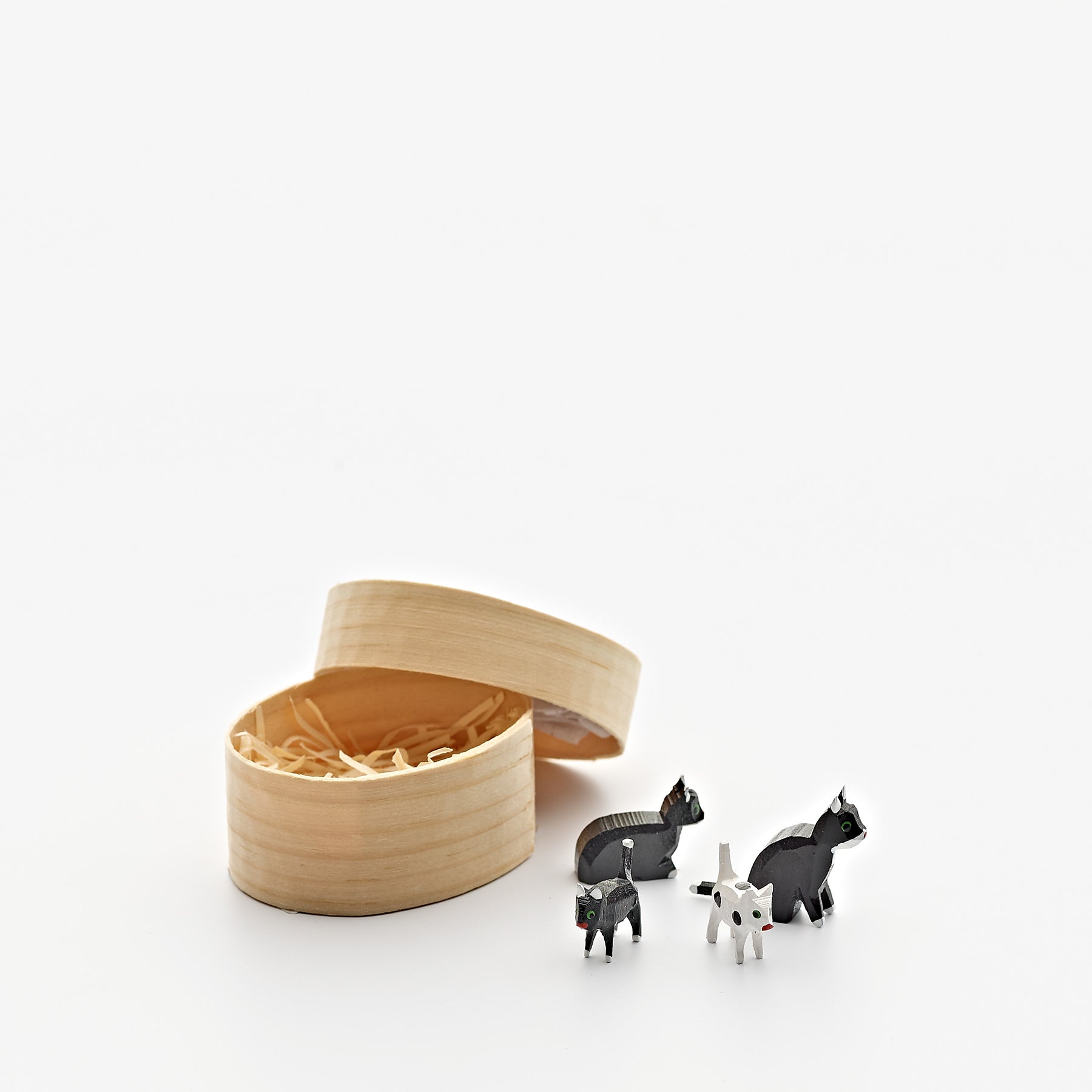 Cat Family in Box - Adorable Cat Figurines for Home Decor & Collectibles | Perfect for Cat Lovers, Shelf Displays & Gift Giving