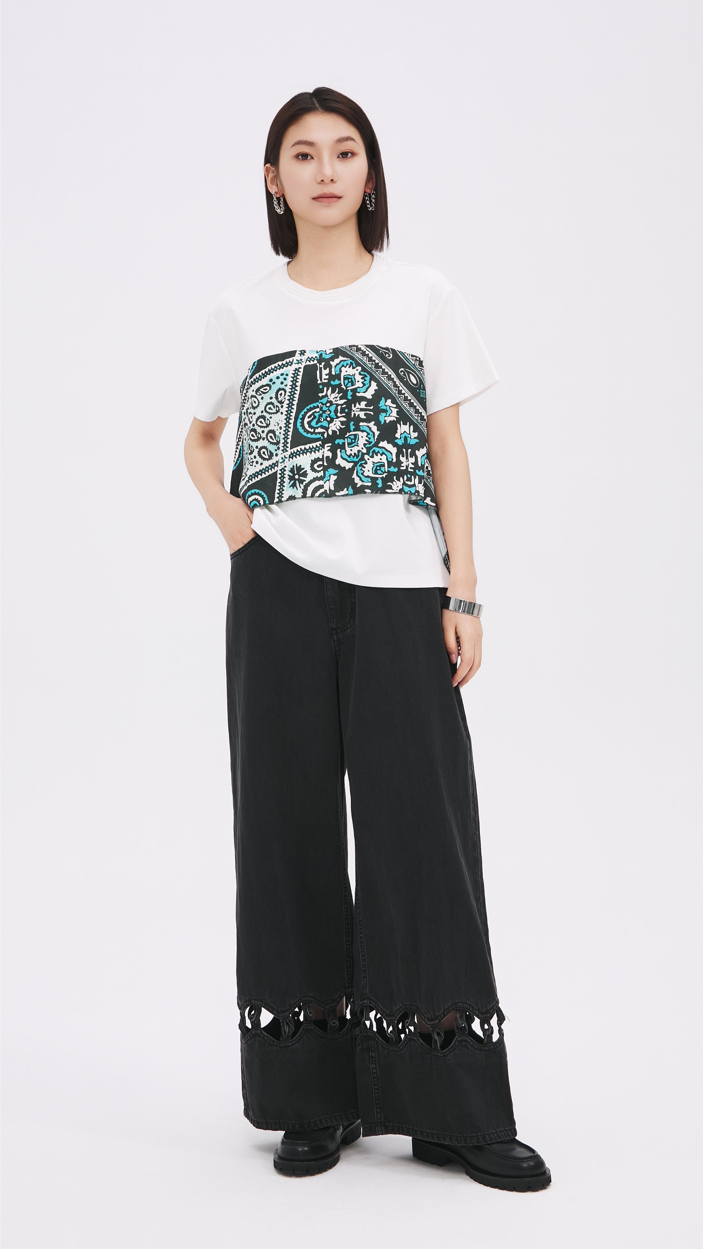 Stylish Scarf Print T-Shirt for Women - Trendy Floral Pattern Casual Tee - Perfect for Everyday Wear, Date Nights & Office Outfits