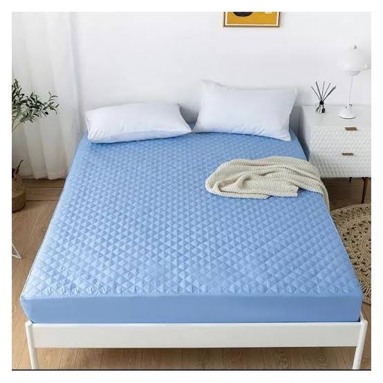 Waterproof Mattress Protector - Queen Size, Hypoallergenic & Breathable - Perfect for Bedwetting, Allergies & Sweat Protection - Ideal for Home, Hotels & Dorm Rooms