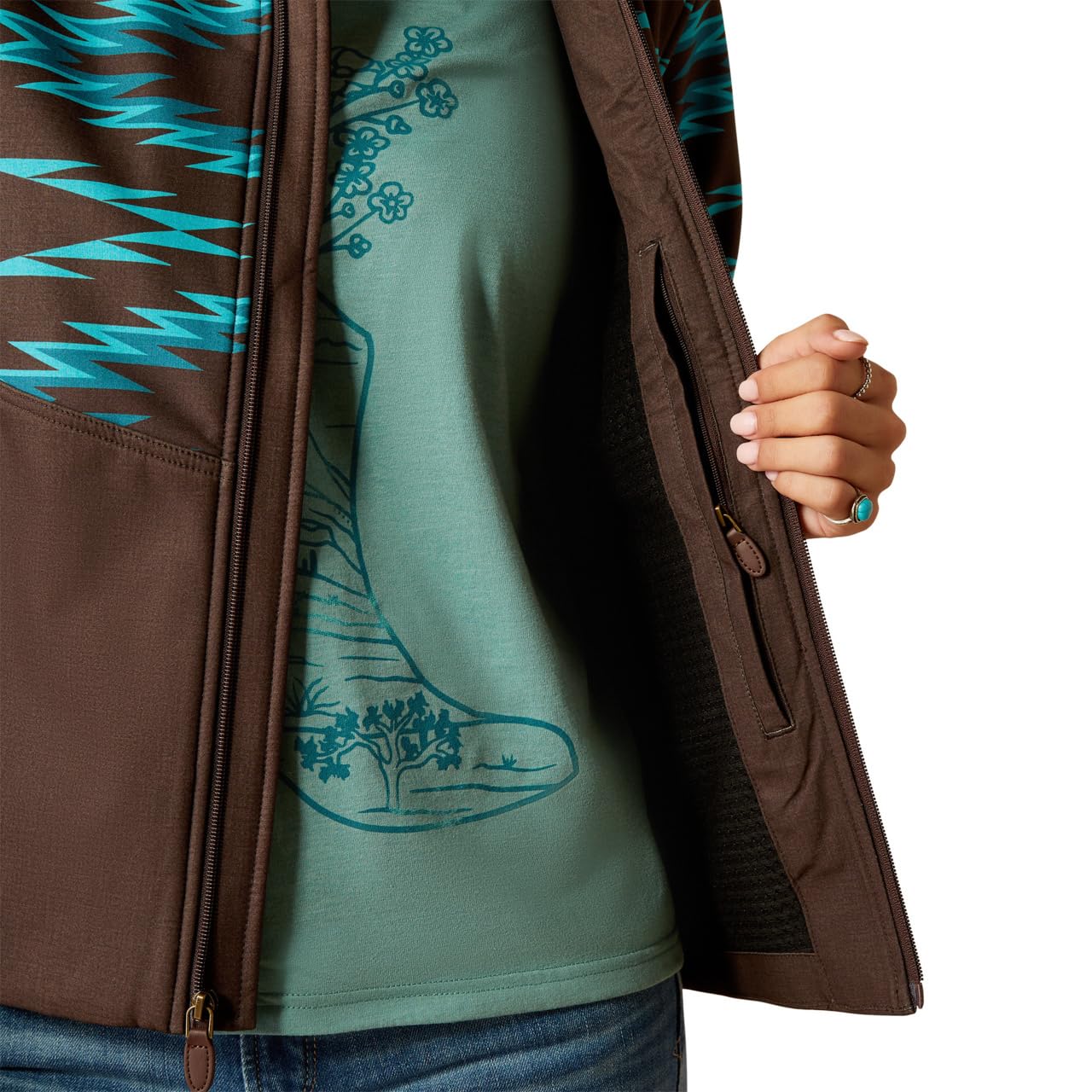 ARIAT Women's Aurora Softshell Jacket - Windproof & Water-Resistant Winter Coat for Outdoor Activities, Hiking & Casual Wear