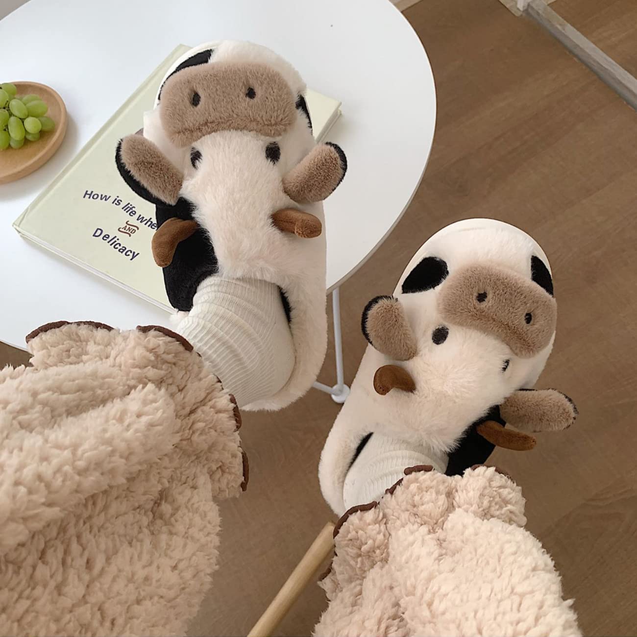 Women's Cozy Plush Cartoon Cow Slippers - Soft Fuzzy Indoor/Outdoor House Shoes for Winter Warmth - Perfect for Home, Lounge & Casual Wear